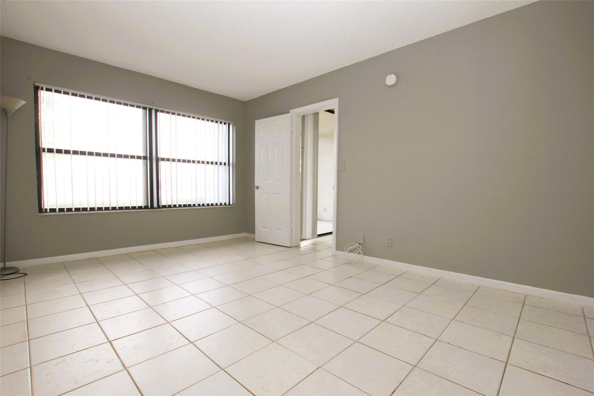 217 LAKE POINTE #107, Oakland Park FL 33309