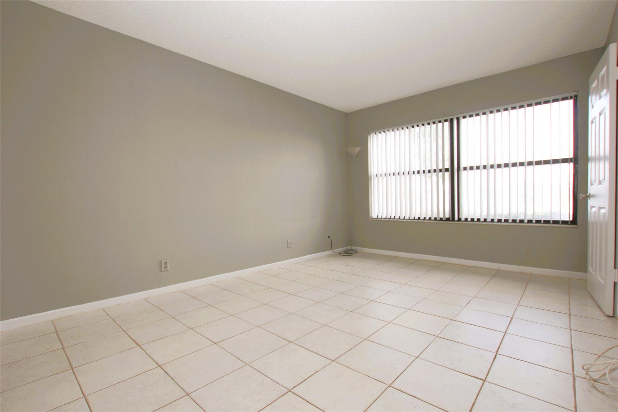 217 LAKE POINTE #107, Oakland Park FL 33309