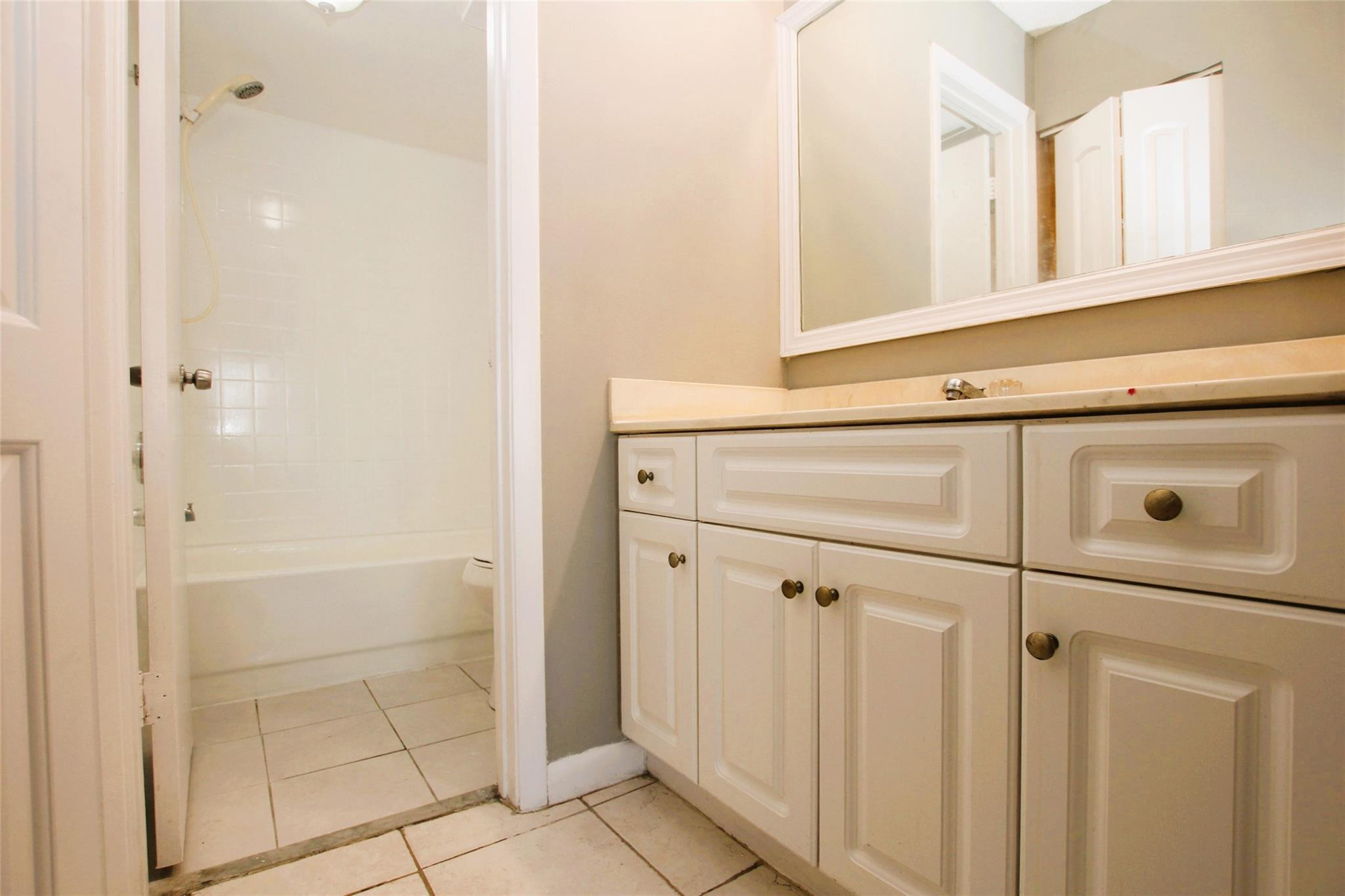 217 LAKE POINTE #107, Oakland Park FL 33309