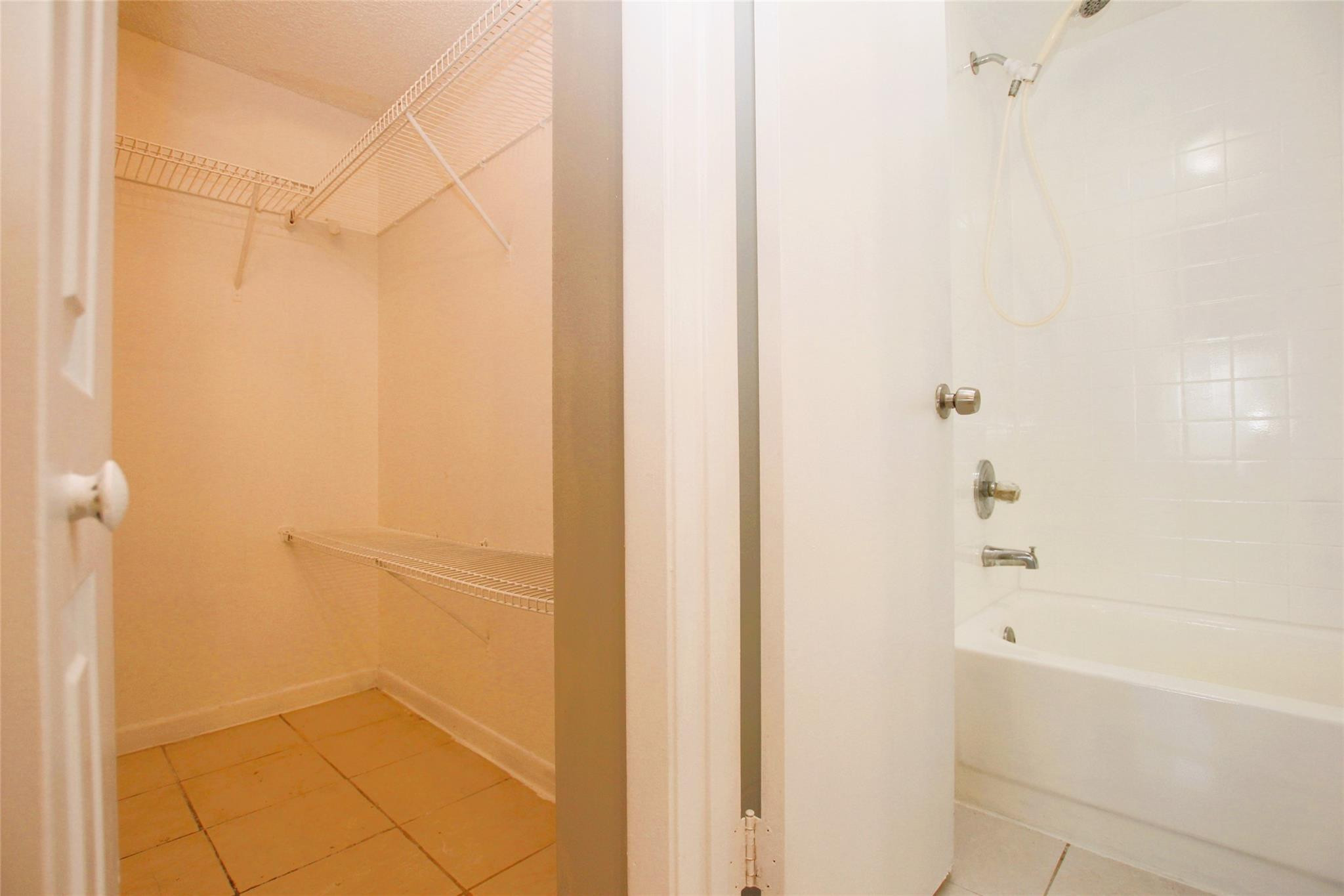 217 LAKE POINTE #107, Oakland Park FL 33309
