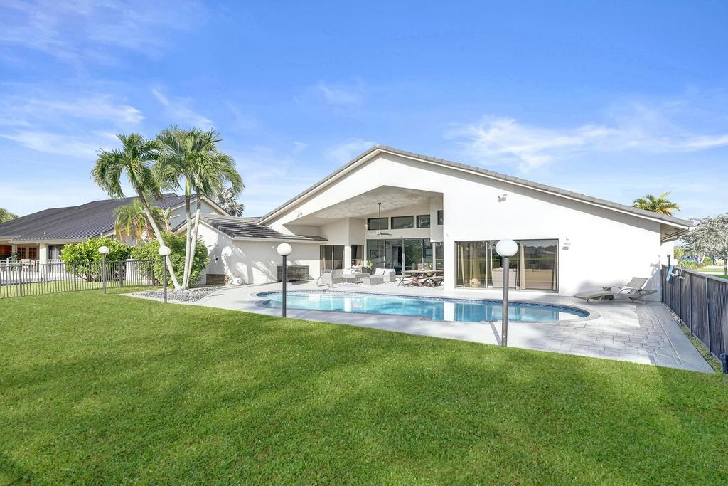 10875 Boca Woods, Boca Raton FL 33428