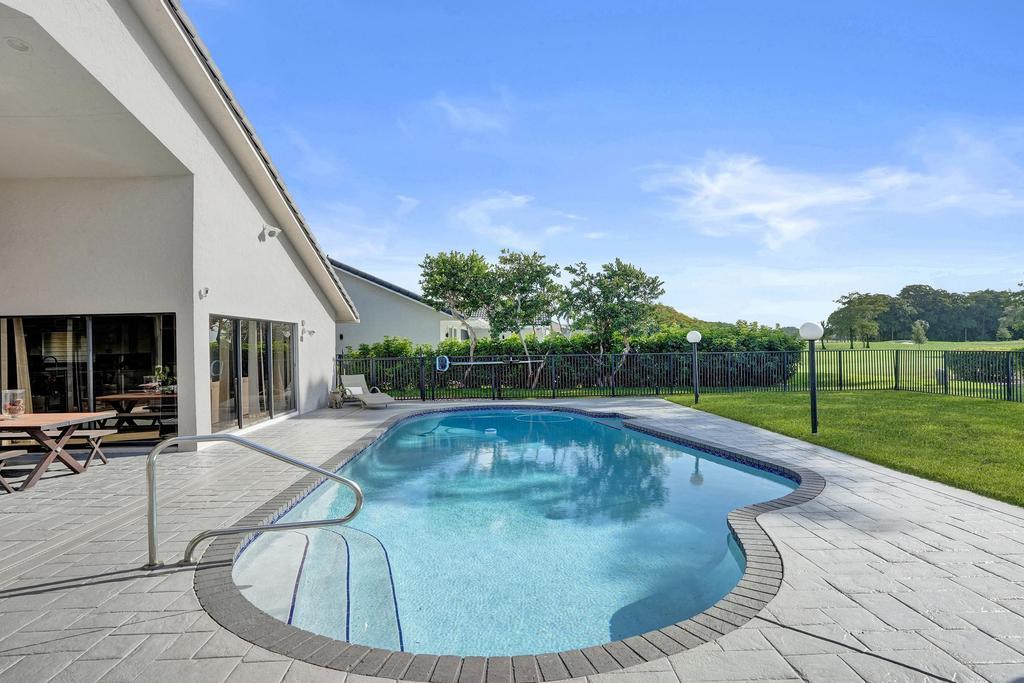 10875 Boca Woods, Boca Raton FL 33428
