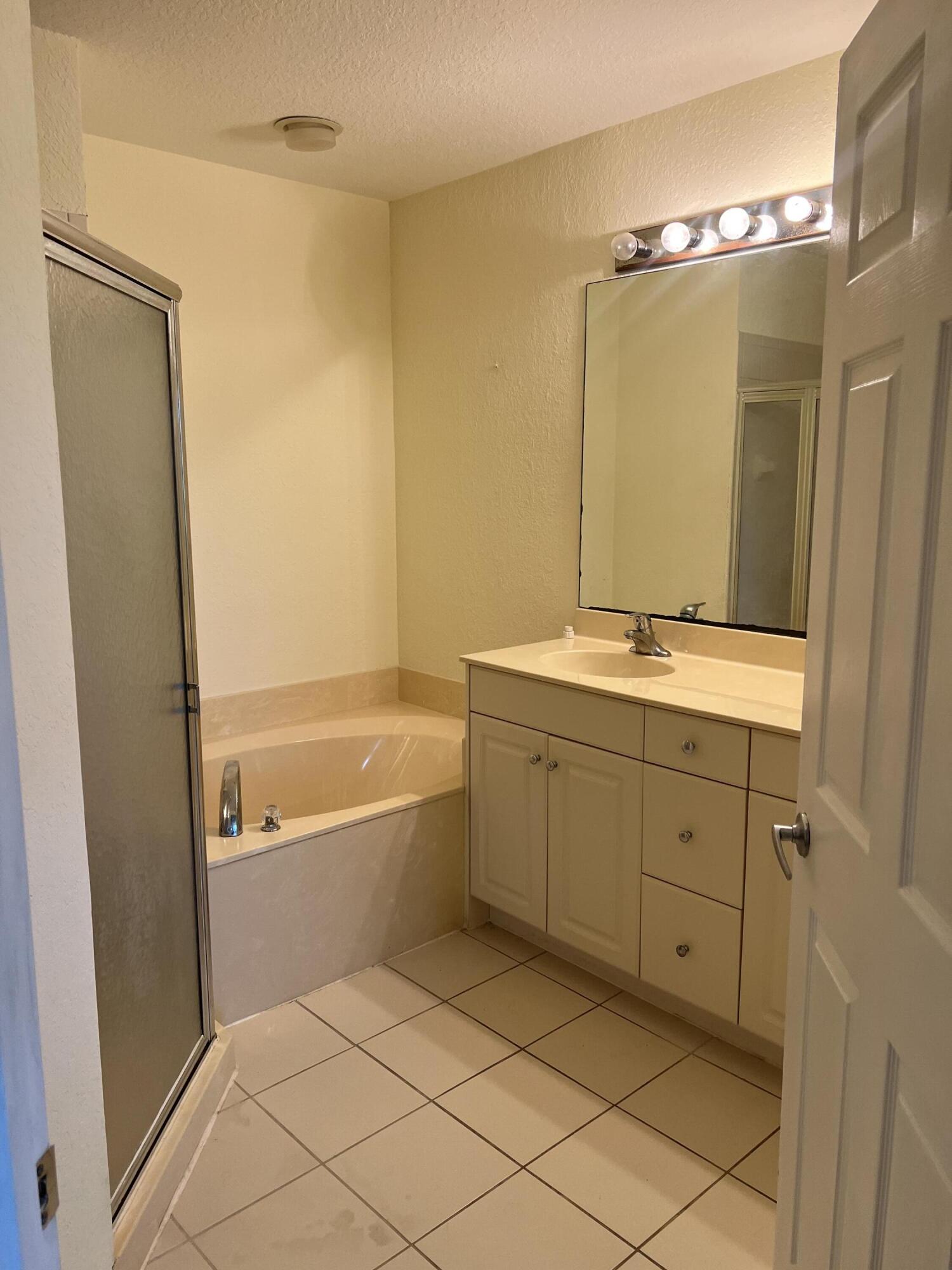 4113 NAPOLI LAKE, Riviera Beach FL 33410