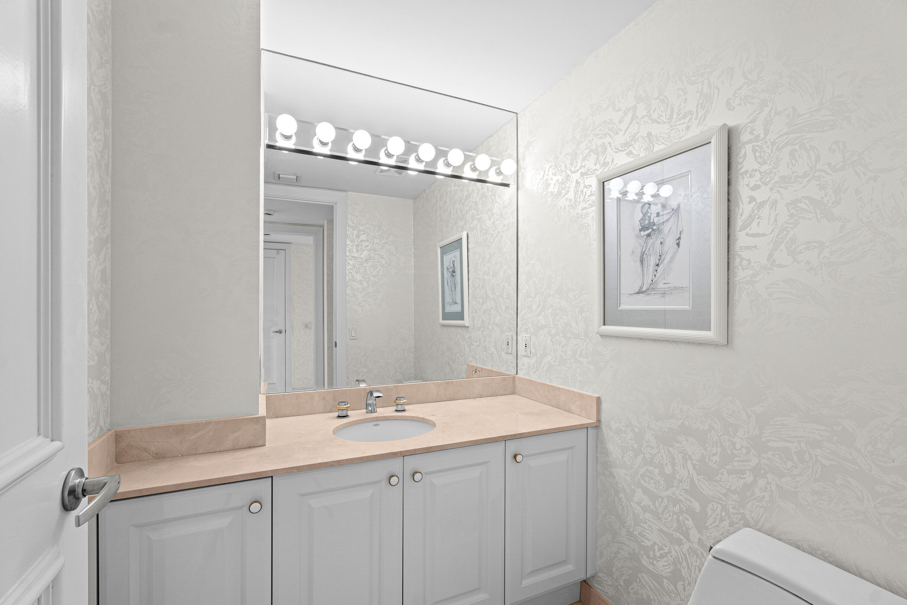 800 Ocean #204, Juno Beach FL 33408