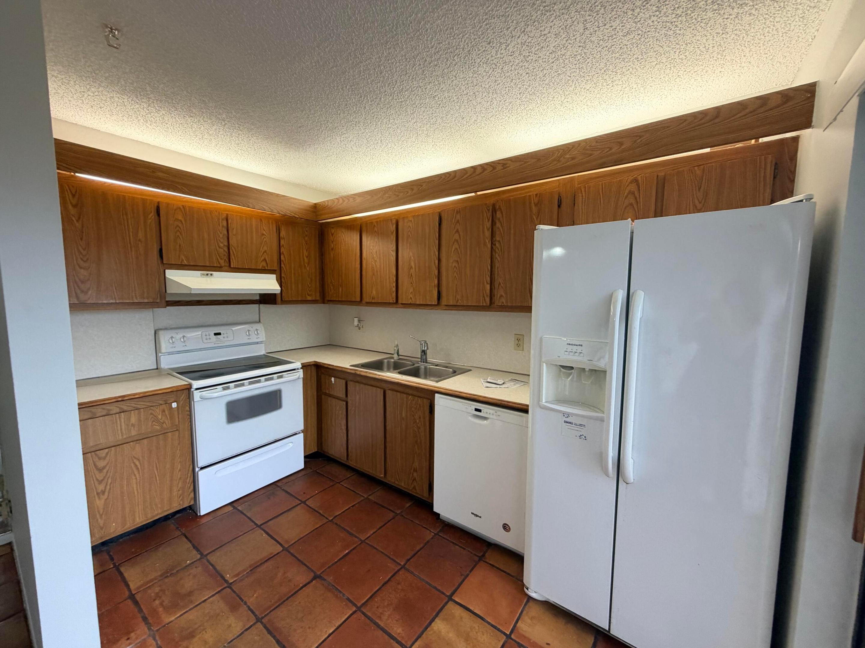 37 LAKE ARBOR, Palm Springs FL 33461