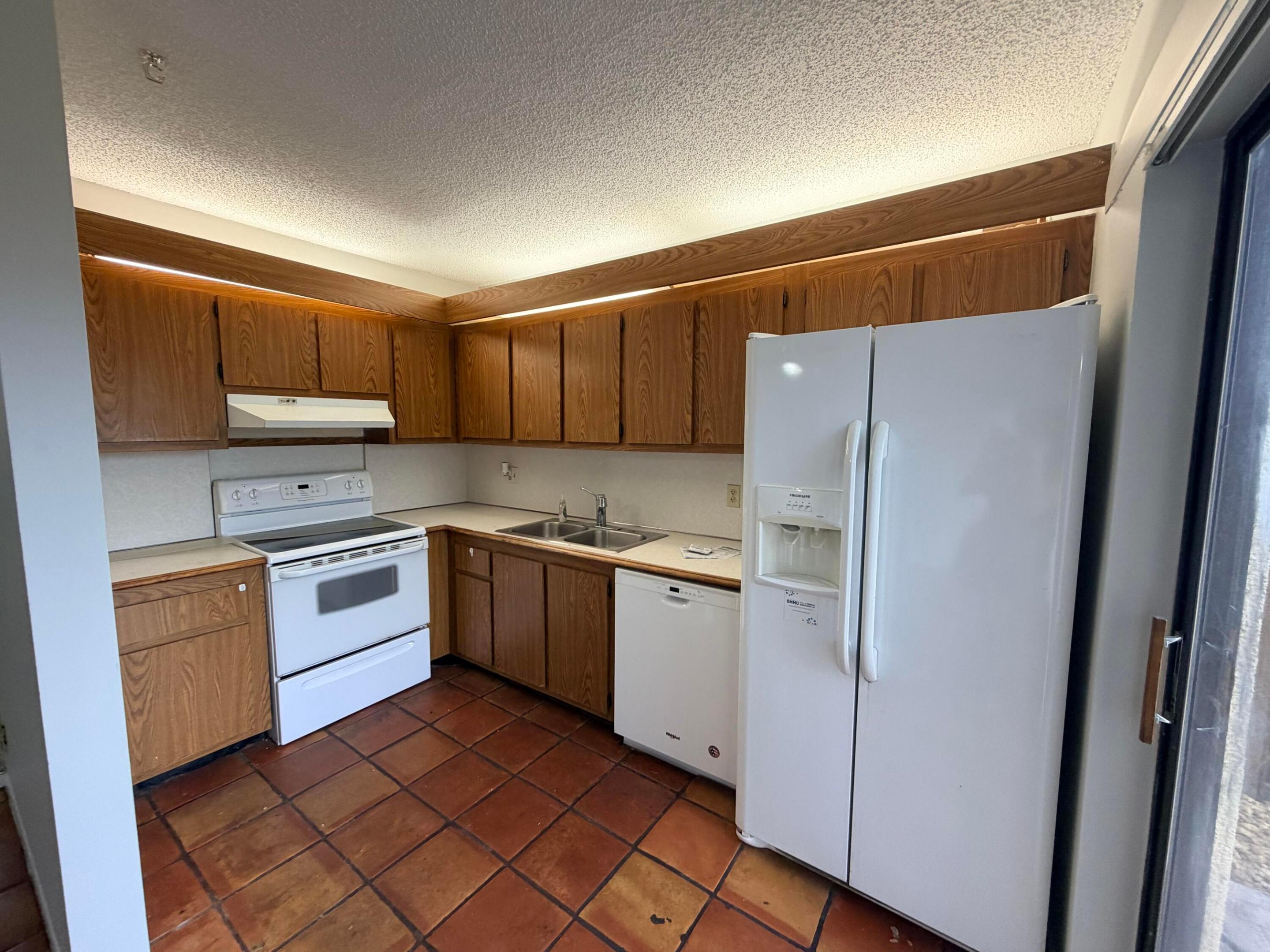 37 LAKE ARBOR, Palm Springs FL 33461