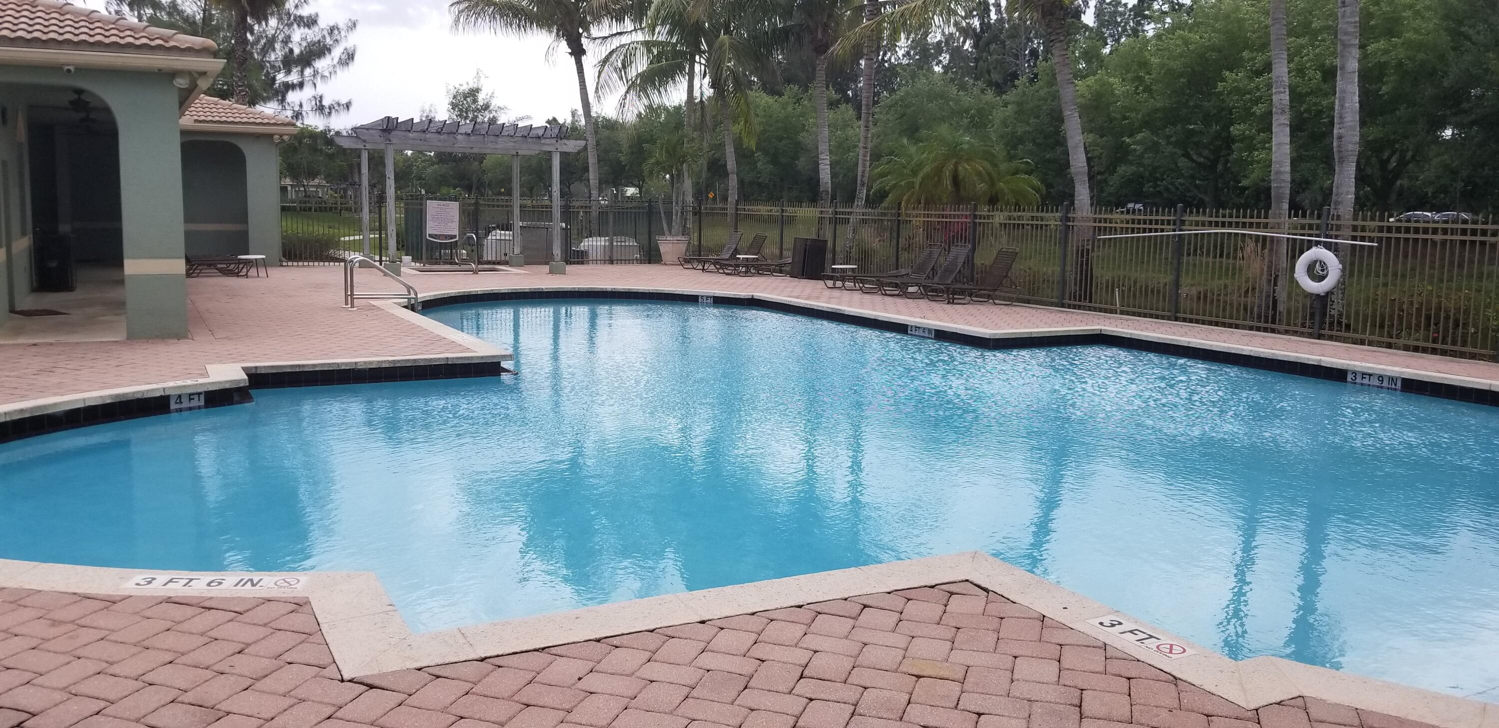 350 CRESTWOOD #201, Royal Palm Beach FL 33411