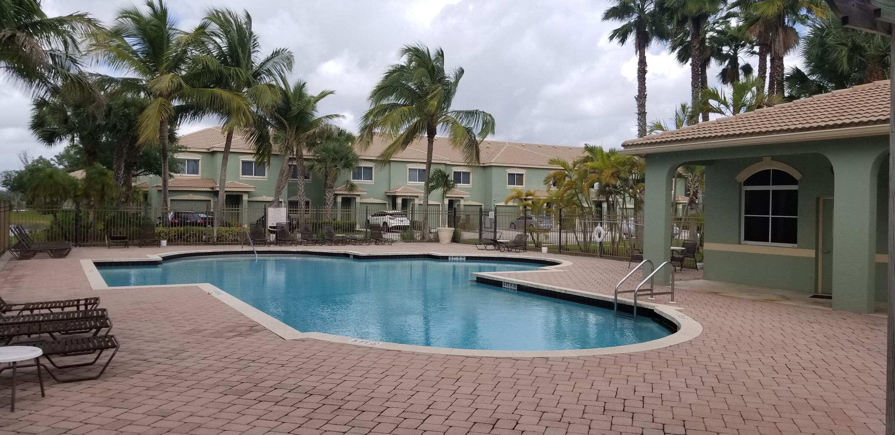 350 CRESTWOOD #201, Royal Palm Beach FL 33411