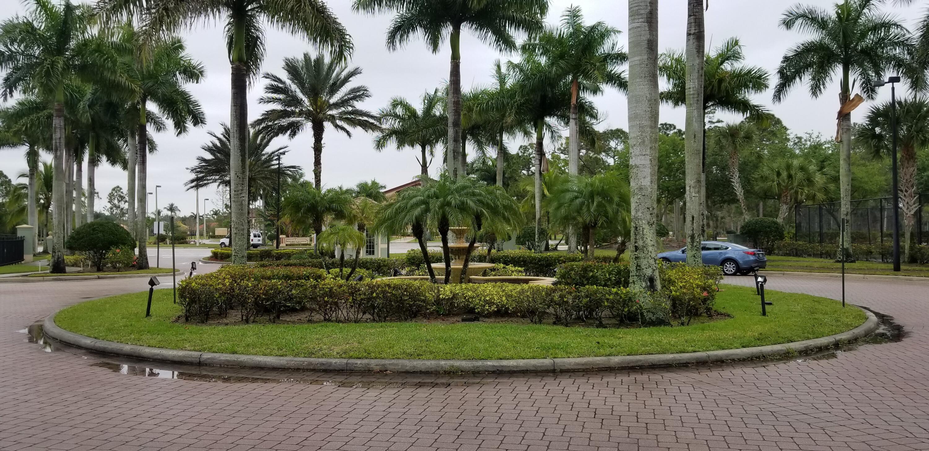 350 CRESTWOOD #201, Royal Palm Beach FL 33411
