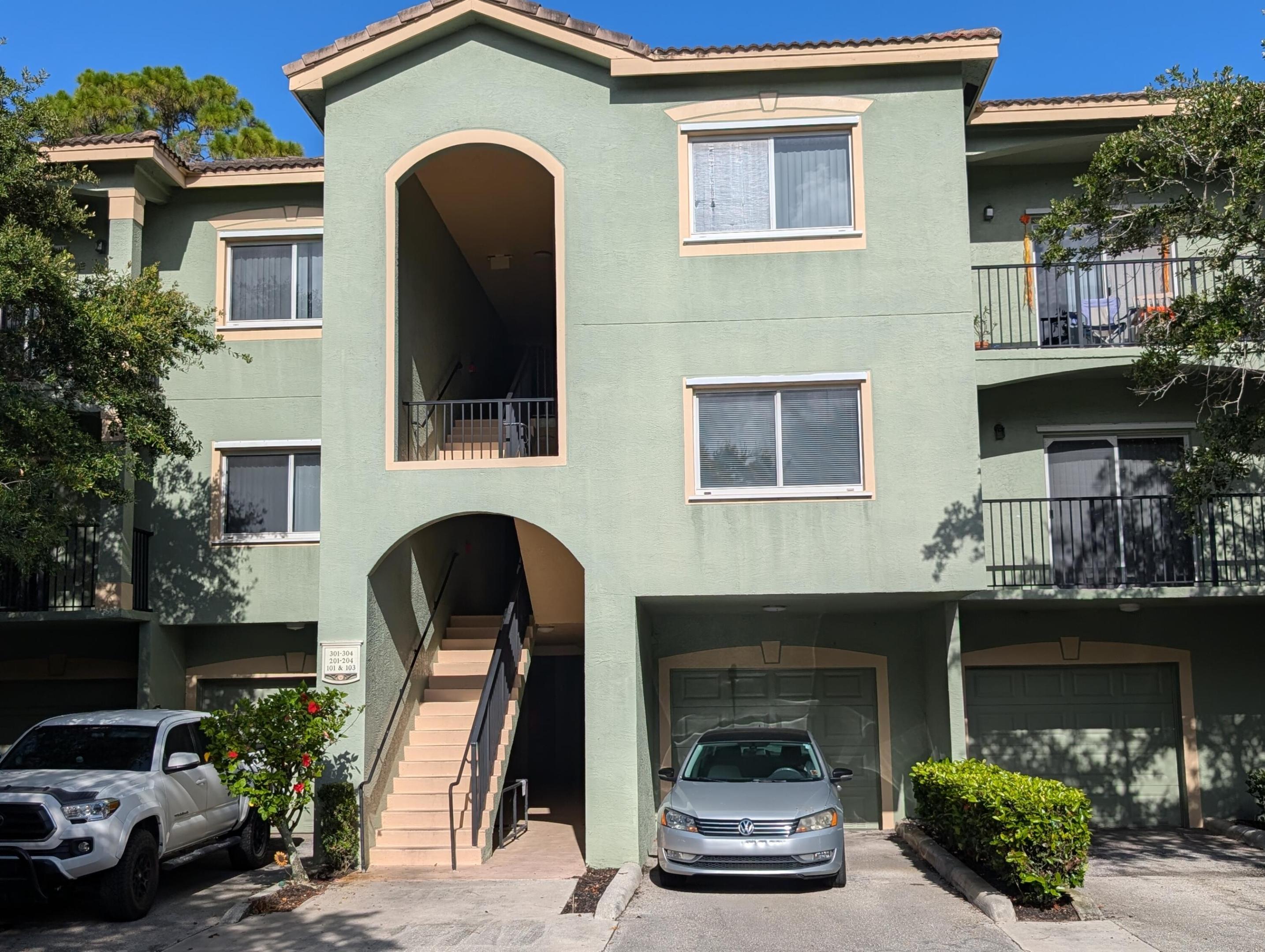 350 CRESTWOOD #201, Royal Palm Beach FL 33411