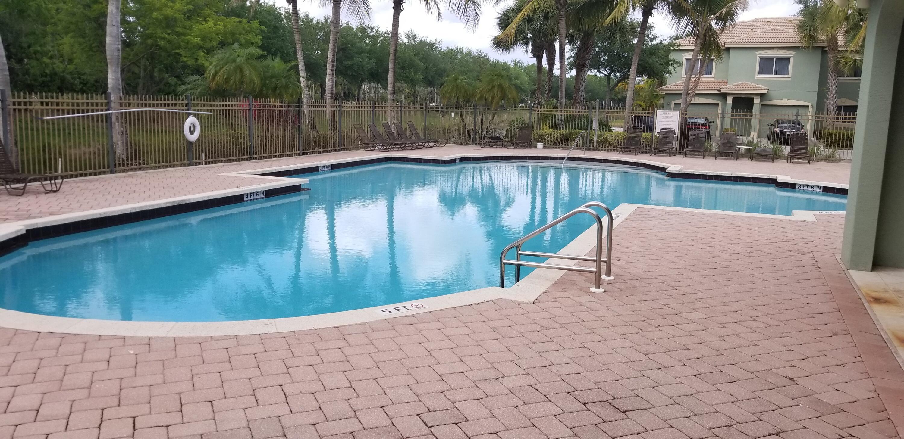 350 CRESTWOOD #201, Royal Palm Beach FL 33411