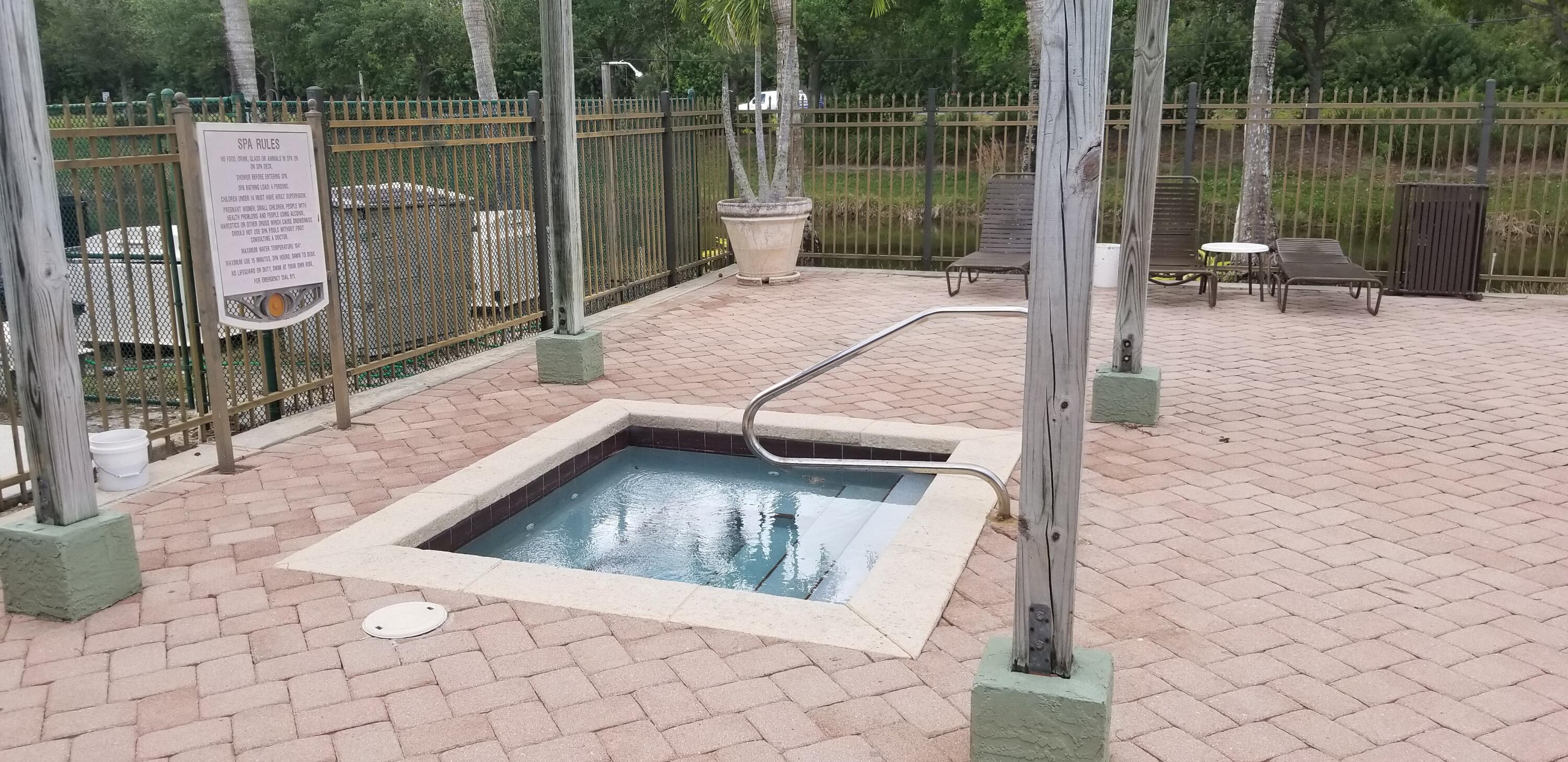 350 CRESTWOOD #201, Royal Palm Beach FL 33411