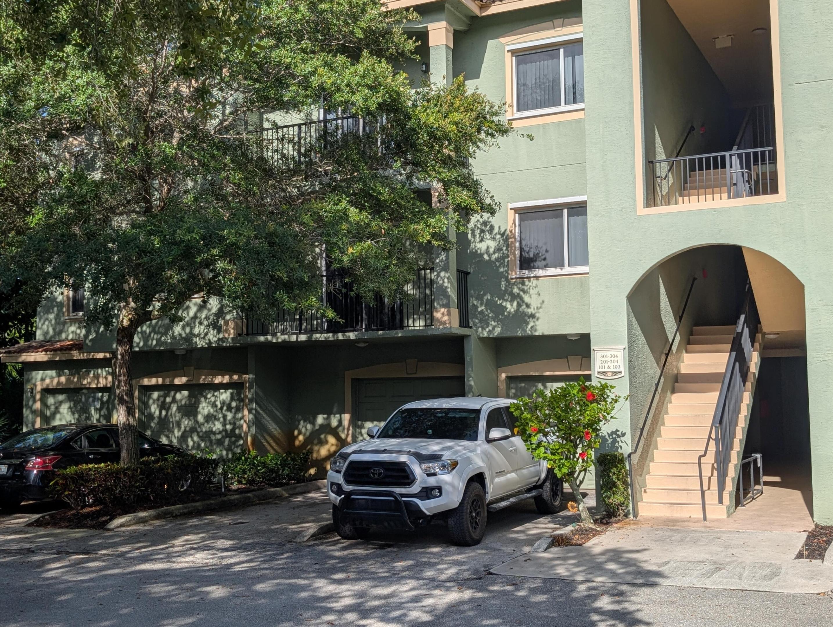 350 CRESTWOOD #201, Royal Palm Beach FL 33411