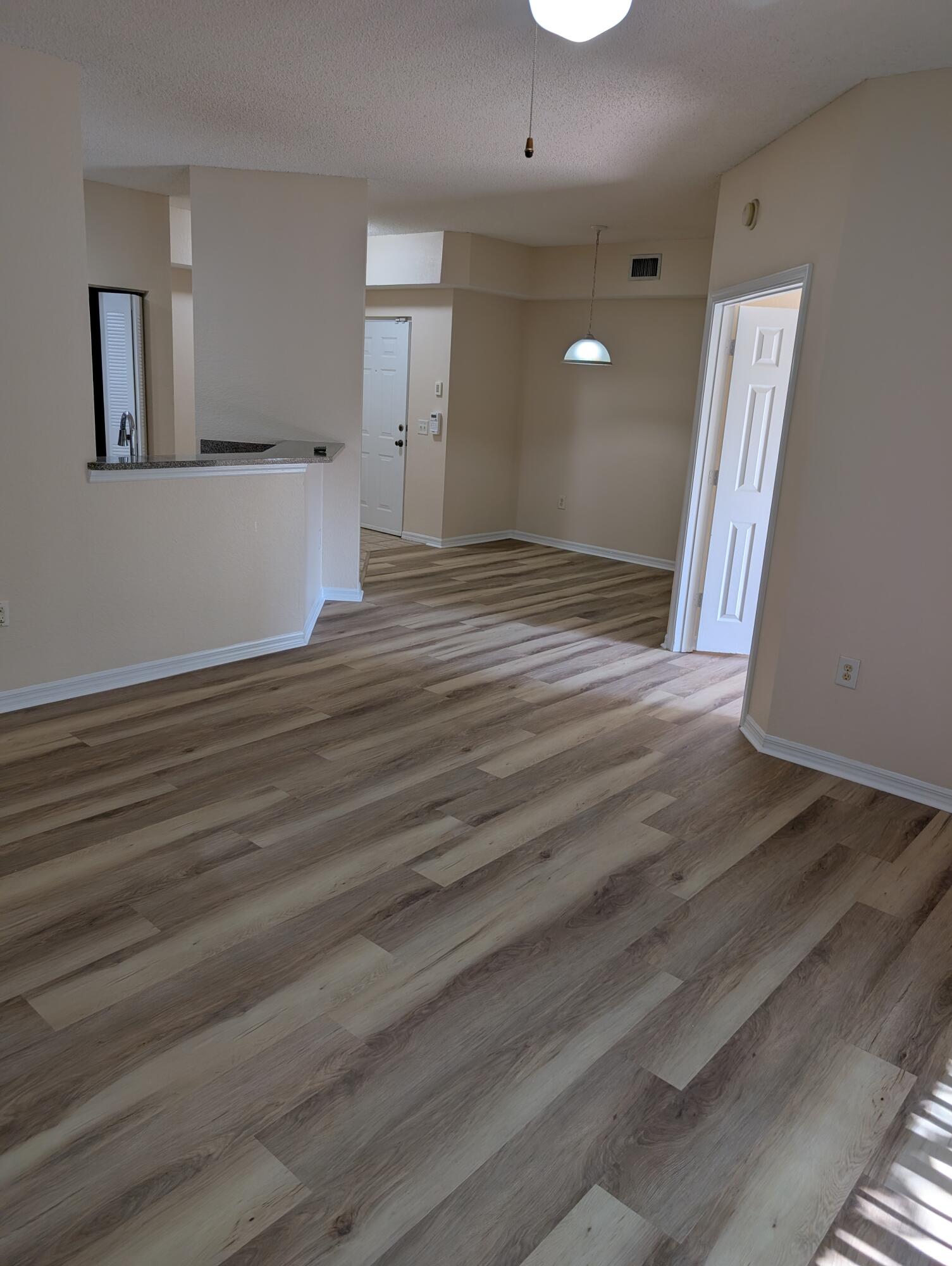 350 CRESTWOOD #201, Royal Palm Beach FL 33411