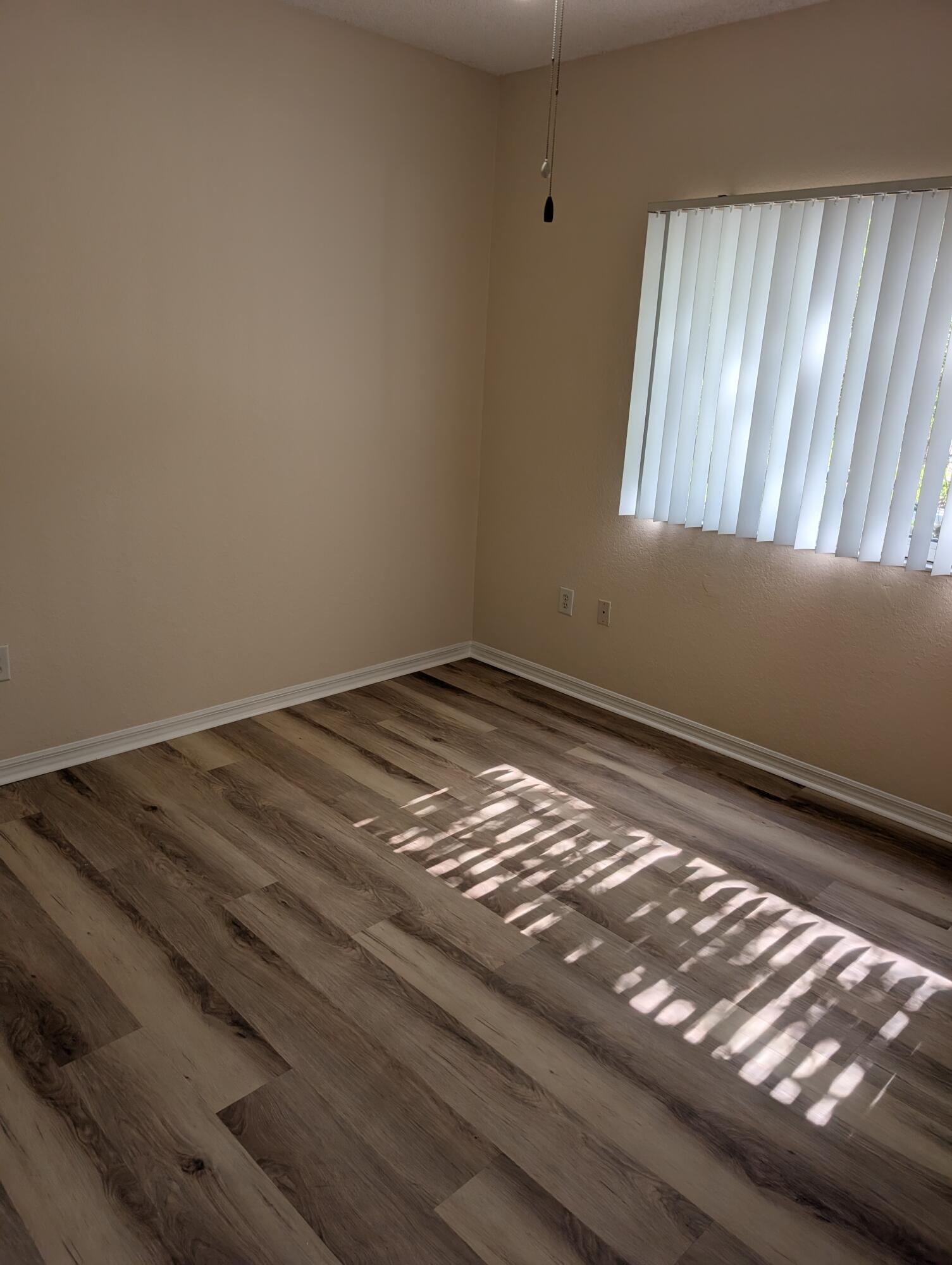 350 CRESTWOOD #201, Royal Palm Beach FL 33411