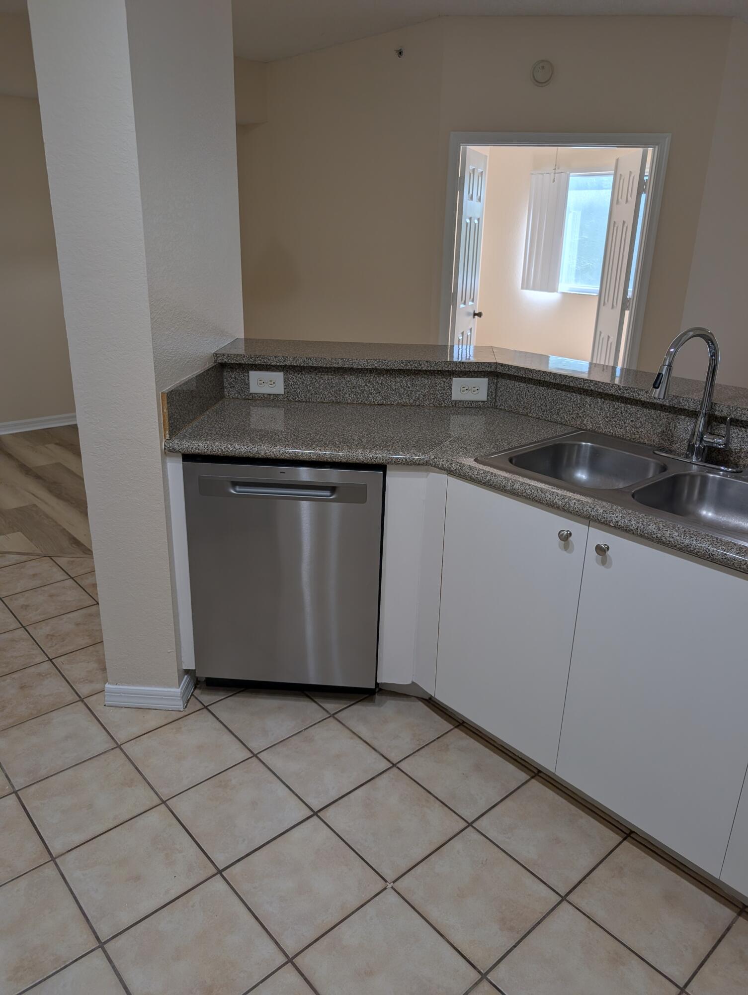 350 CRESTWOOD #201, Royal Palm Beach FL 33411