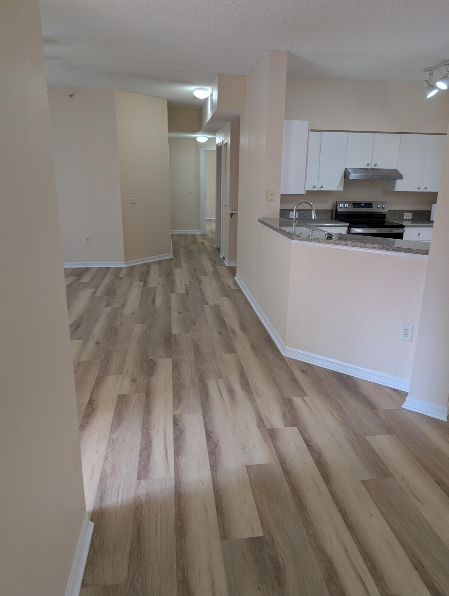 350 CRESTWOOD #201, Royal Palm Beach FL 33411