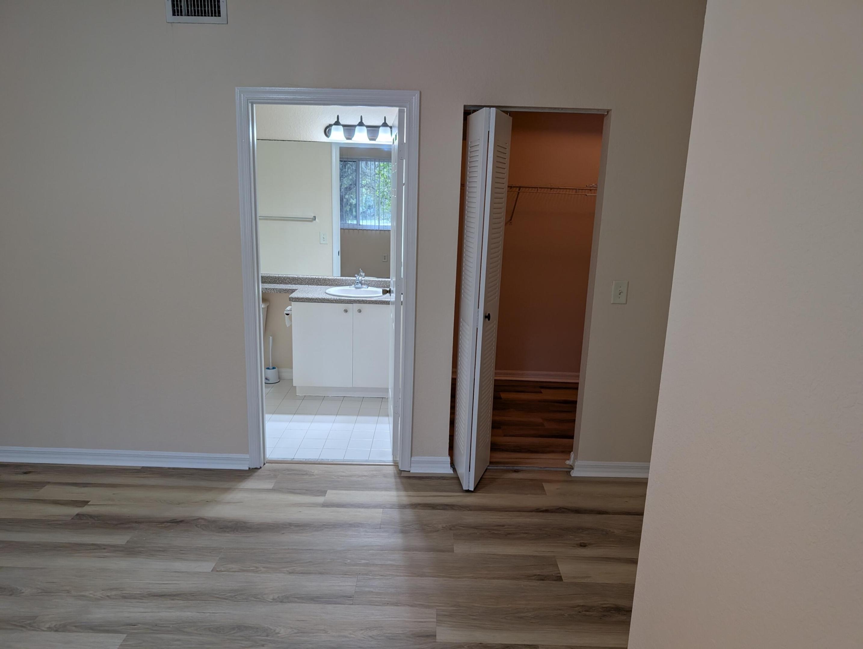350 CRESTWOOD #201, Royal Palm Beach FL 33411