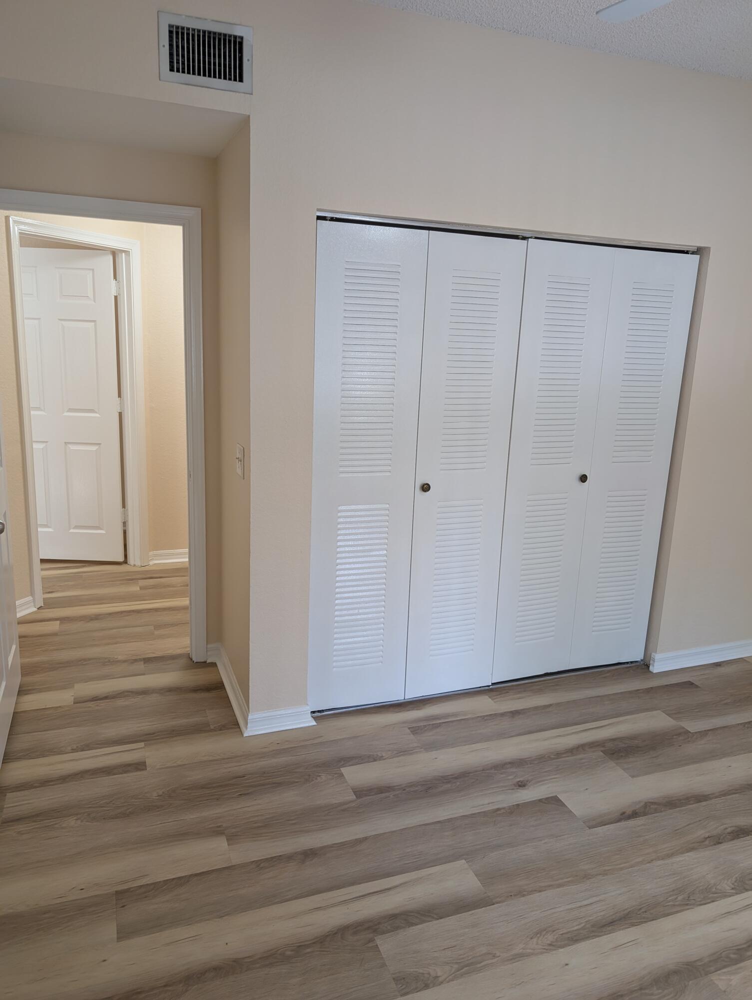 350 CRESTWOOD #201, Royal Palm Beach FL 33411