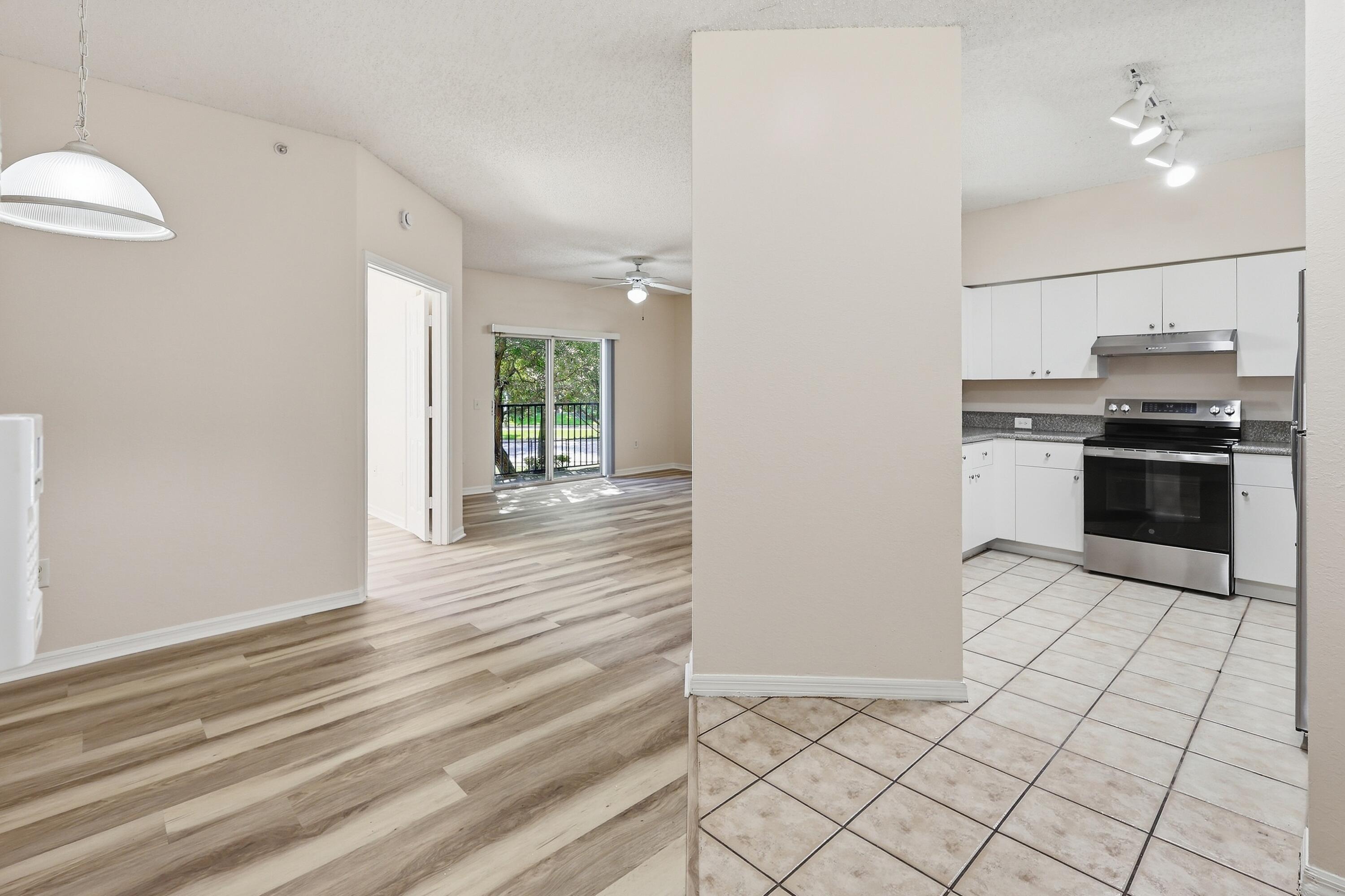 350 CRESTWOOD #201, Royal Palm Beach FL 33411
