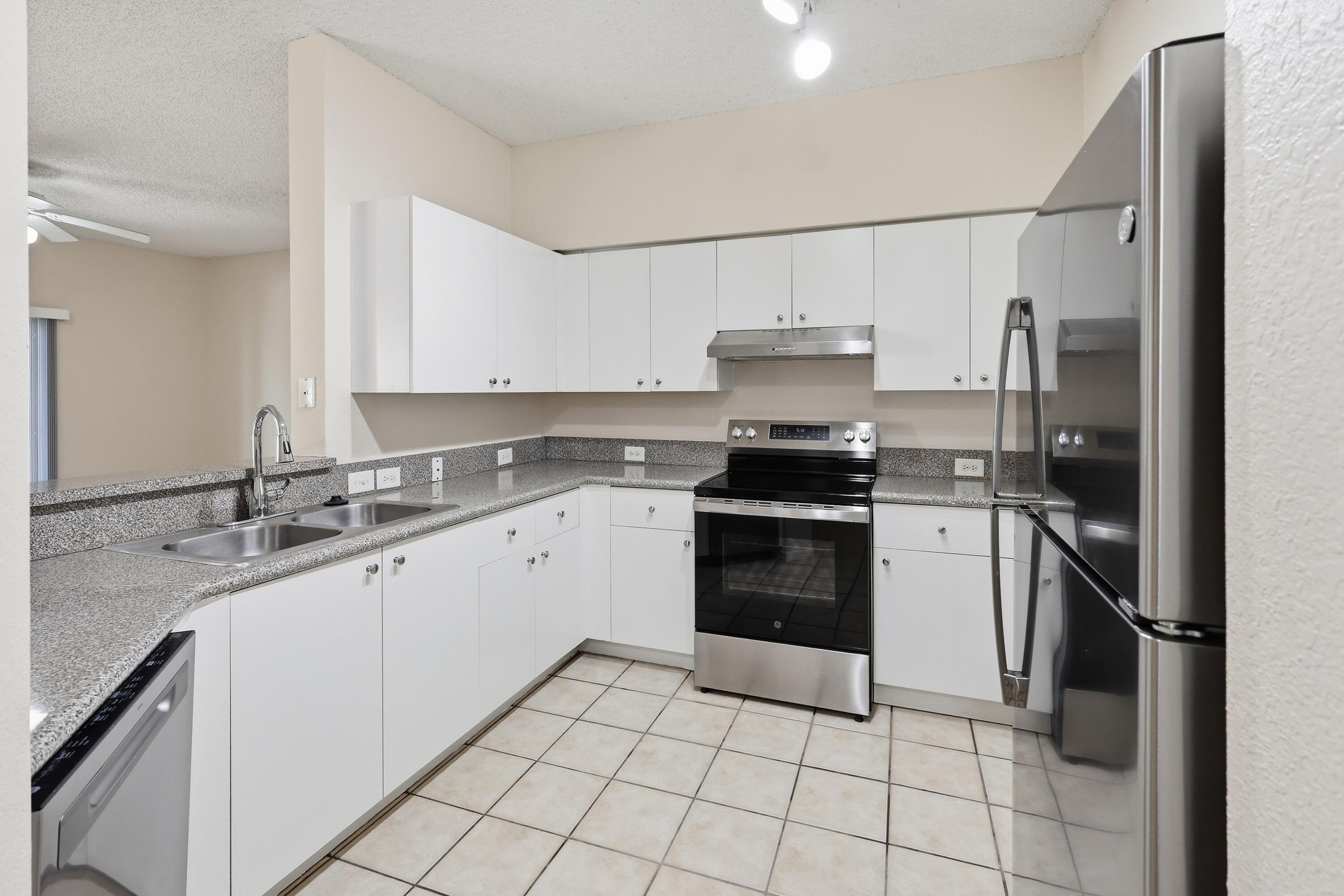 350 CRESTWOOD #201, Royal Palm Beach FL 33411