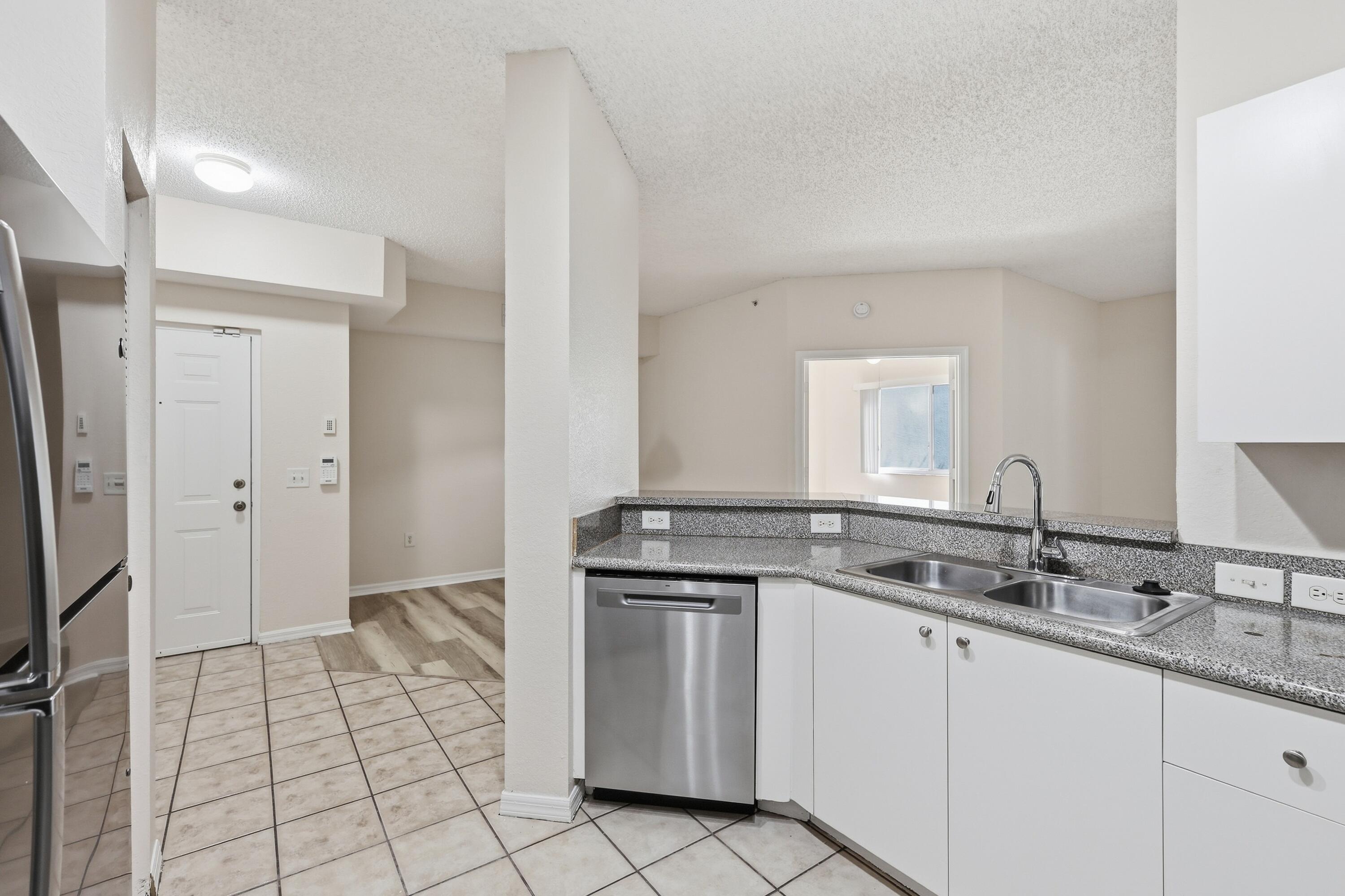 350 CRESTWOOD #201, Royal Palm Beach FL 33411