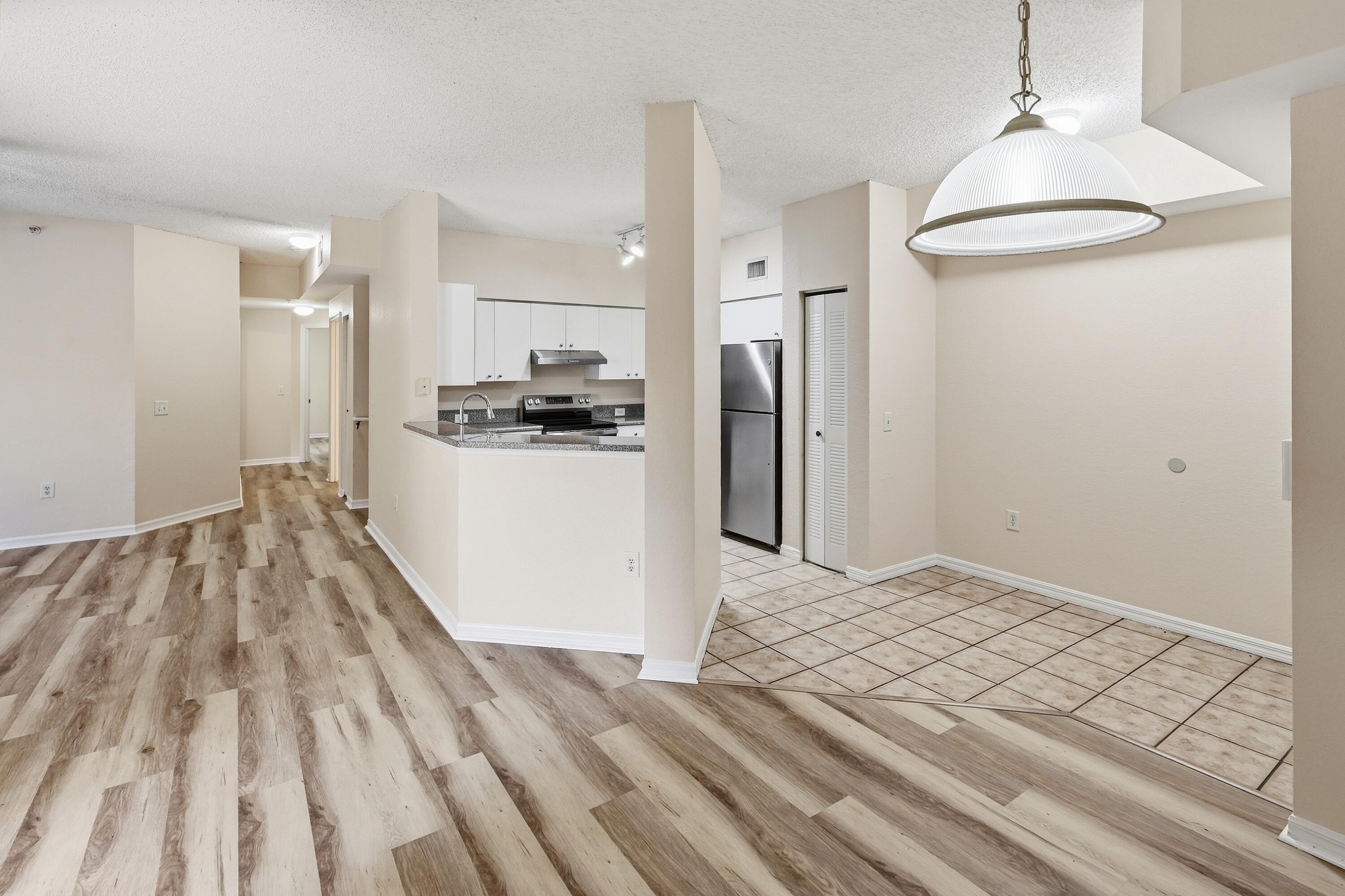 350 CRESTWOOD #201, Royal Palm Beach FL 33411