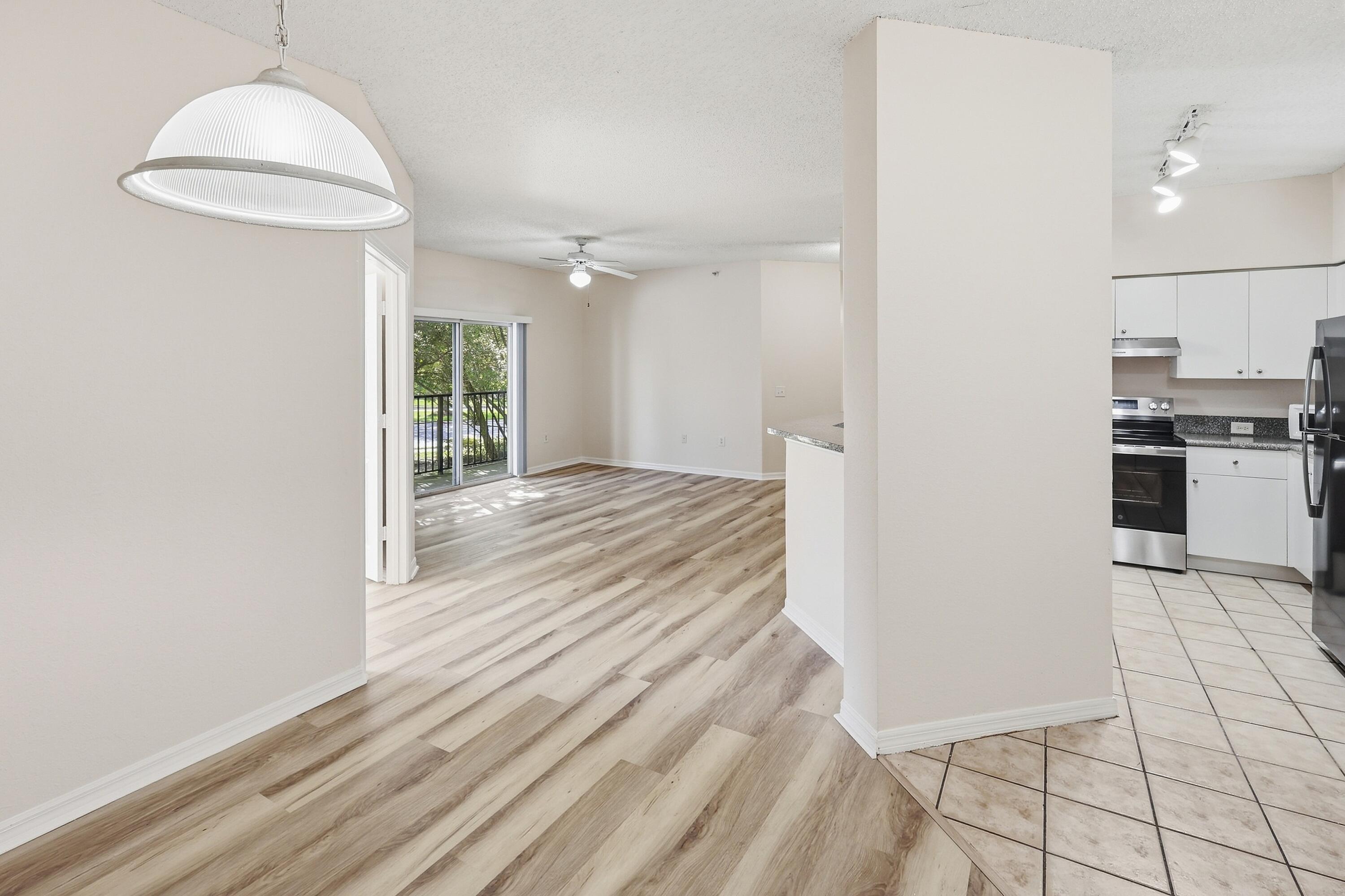350 CRESTWOOD #201, Royal Palm Beach FL 33411