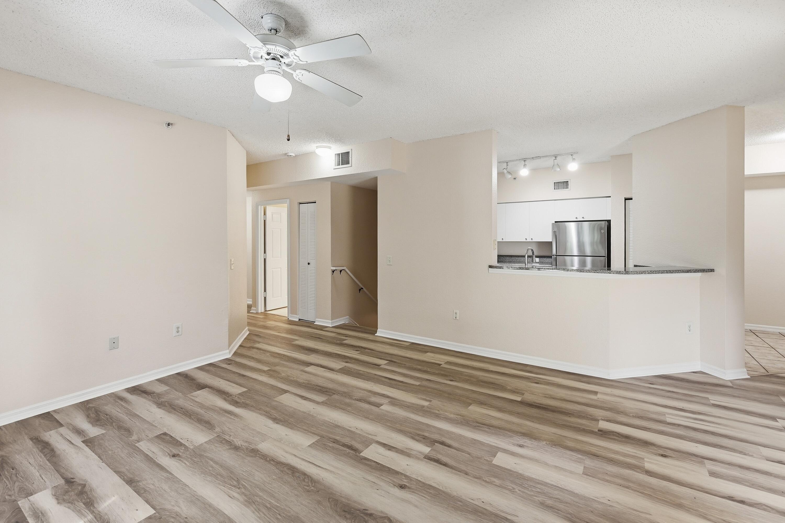 350 CRESTWOOD #201, Royal Palm Beach FL 33411