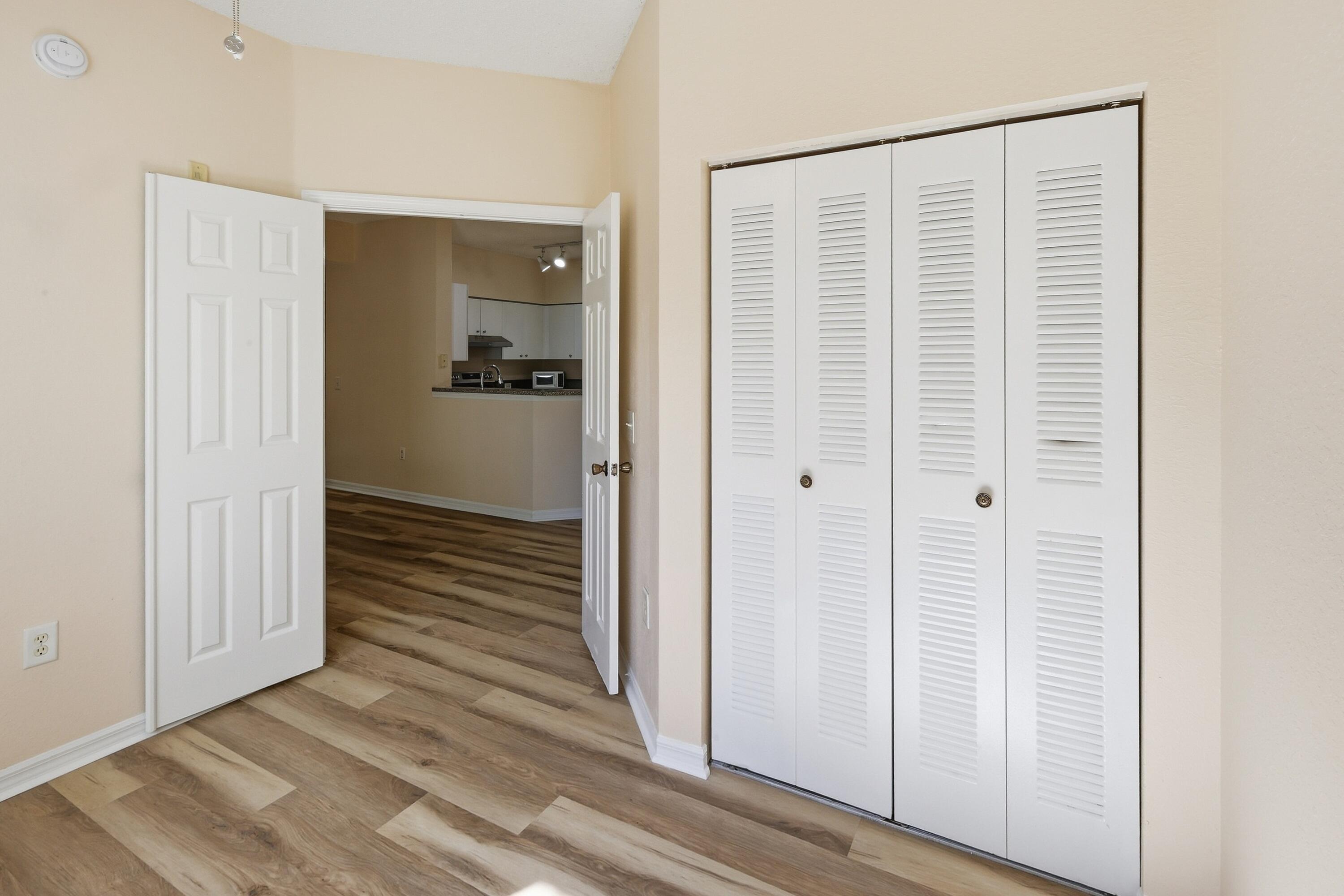 350 CRESTWOOD #201, Royal Palm Beach FL 33411