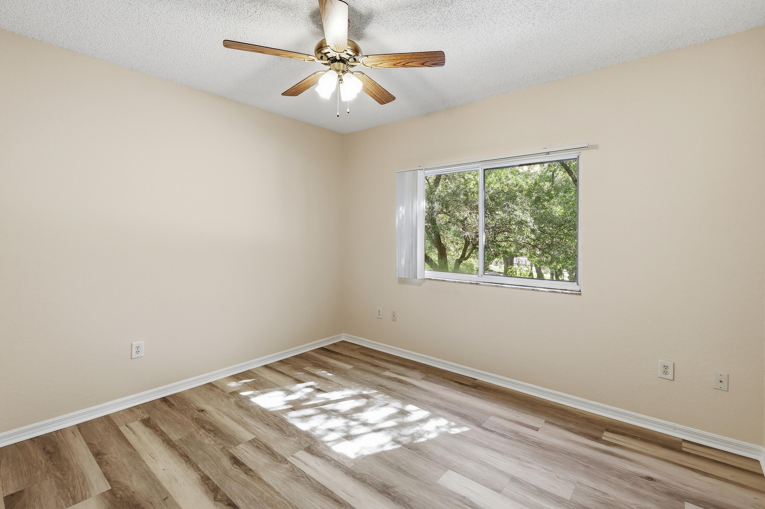 350 CRESTWOOD #201, Royal Palm Beach FL 33411
