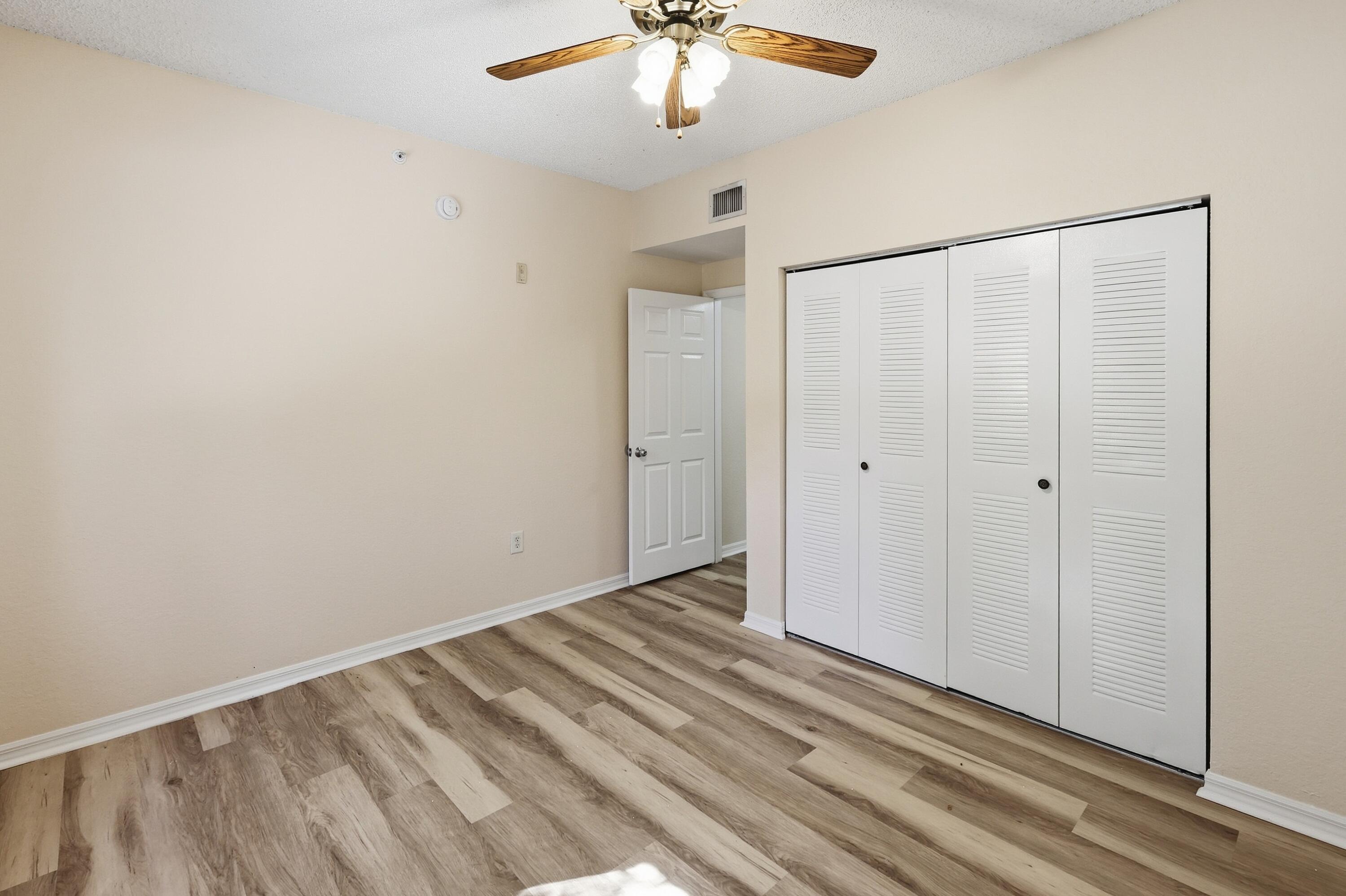 350 CRESTWOOD #201, Royal Palm Beach FL 33411