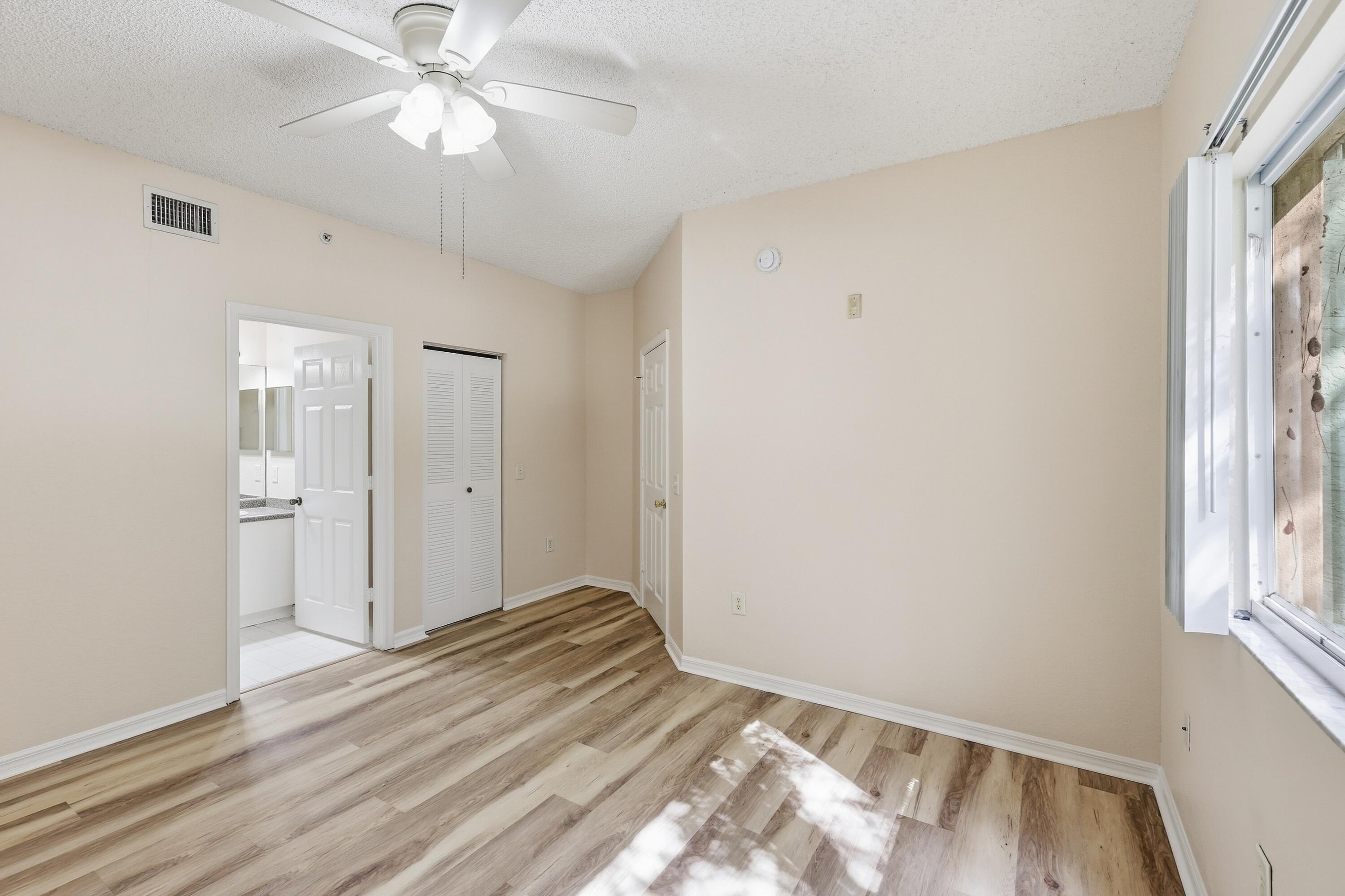 350 CRESTWOOD #201, Royal Palm Beach FL 33411