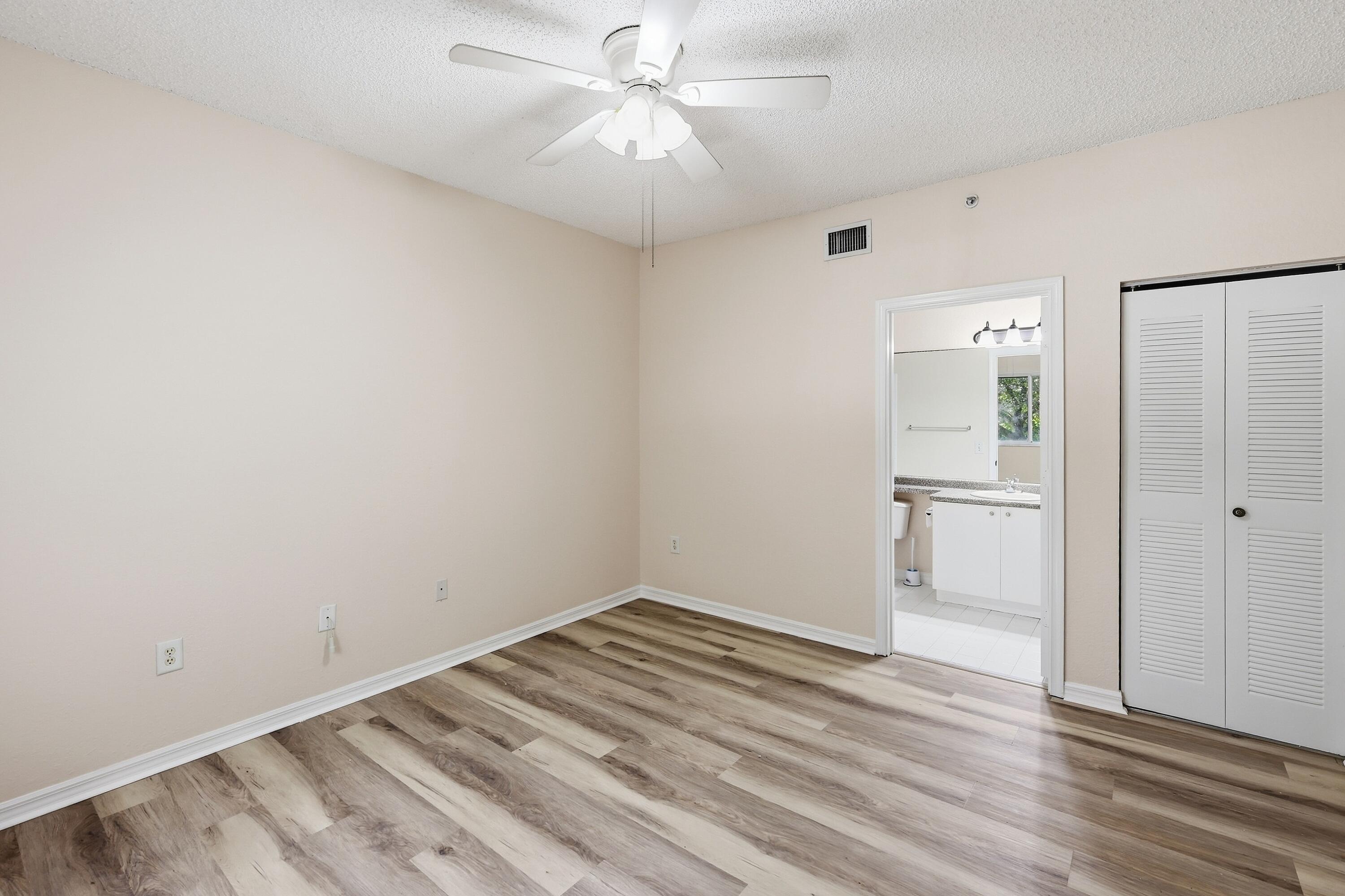 350 CRESTWOOD #201, Royal Palm Beach FL 33411