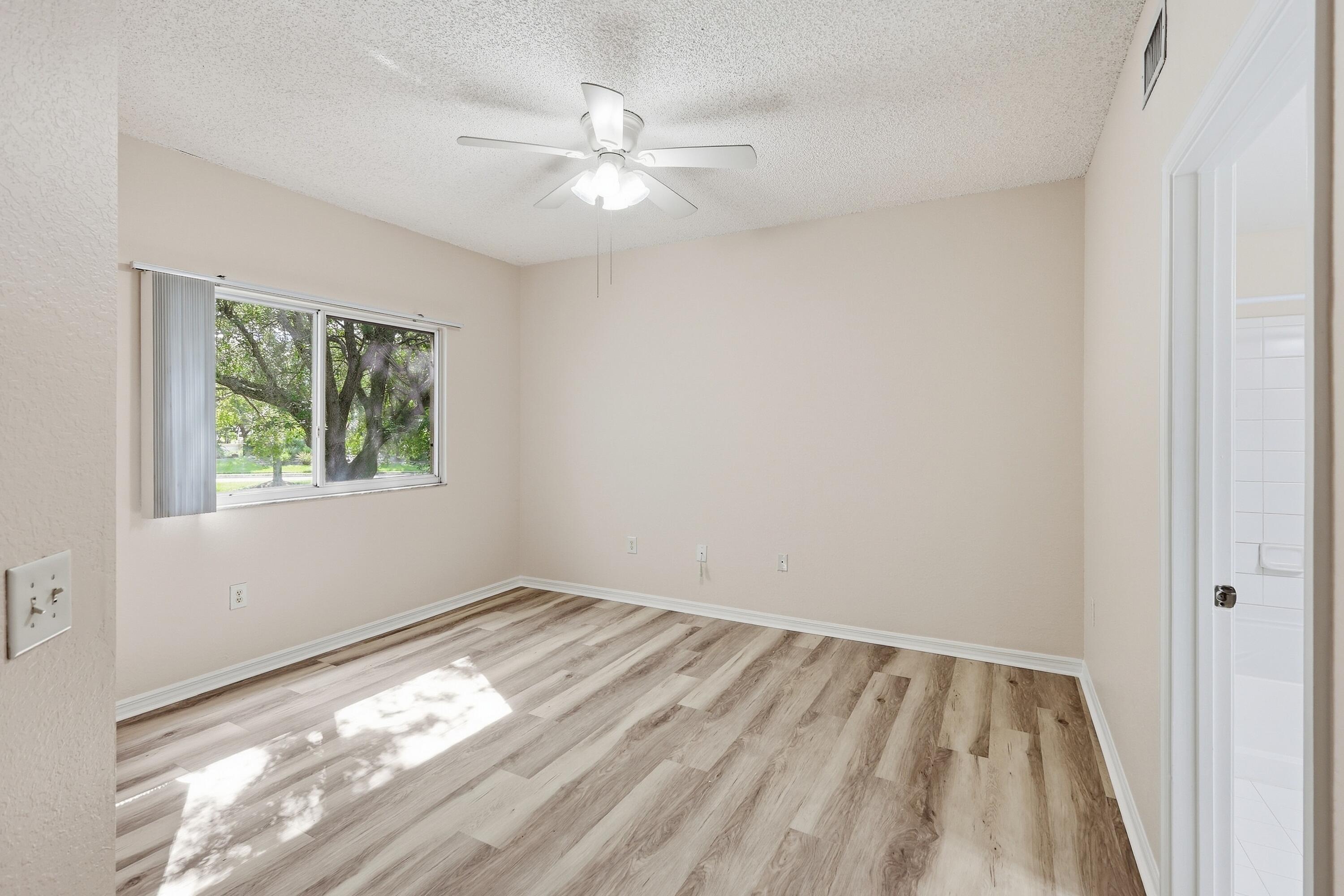 350 CRESTWOOD #201, Royal Palm Beach FL 33411