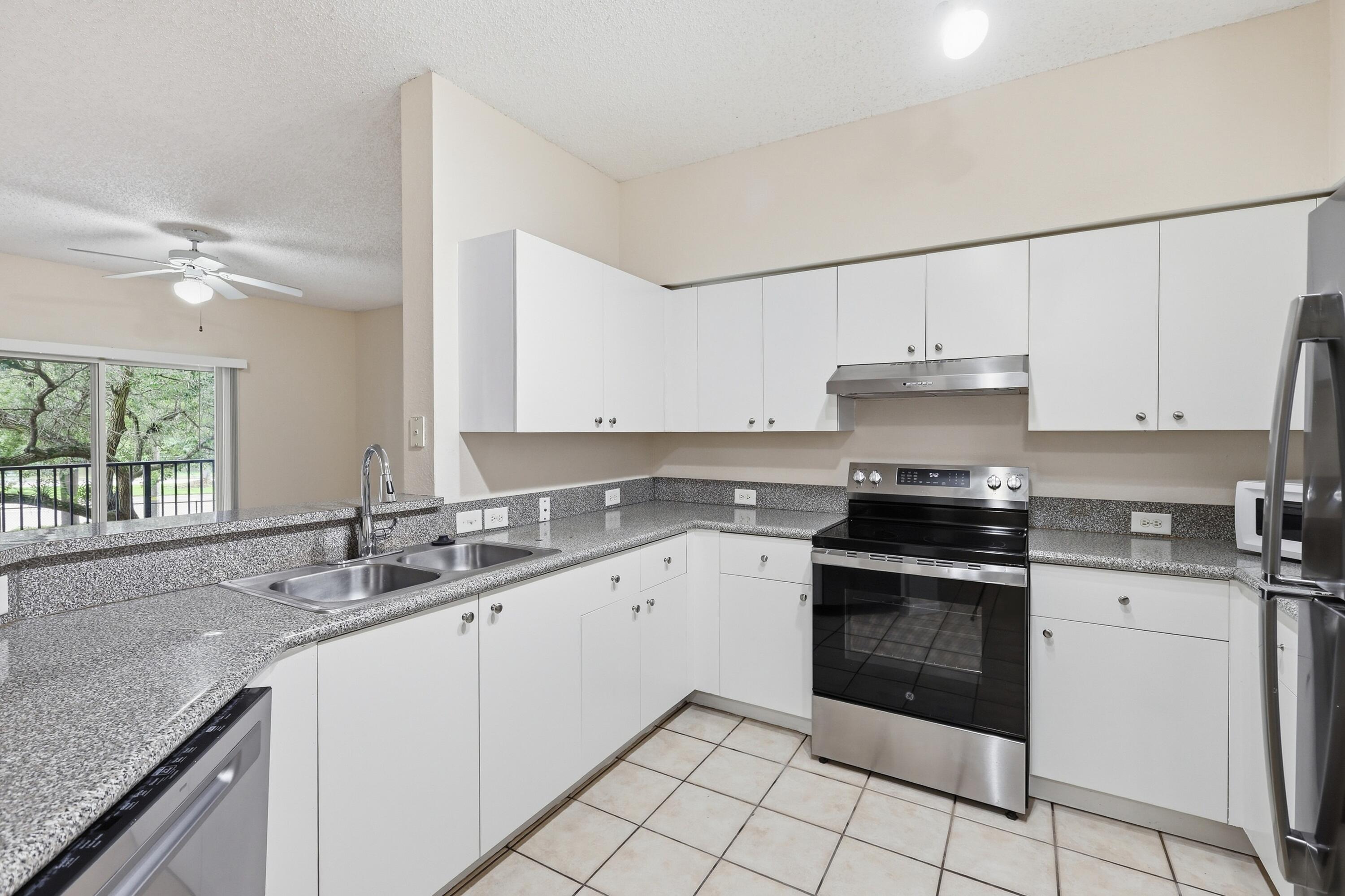 350 CRESTWOOD #201, Royal Palm Beach FL 33411