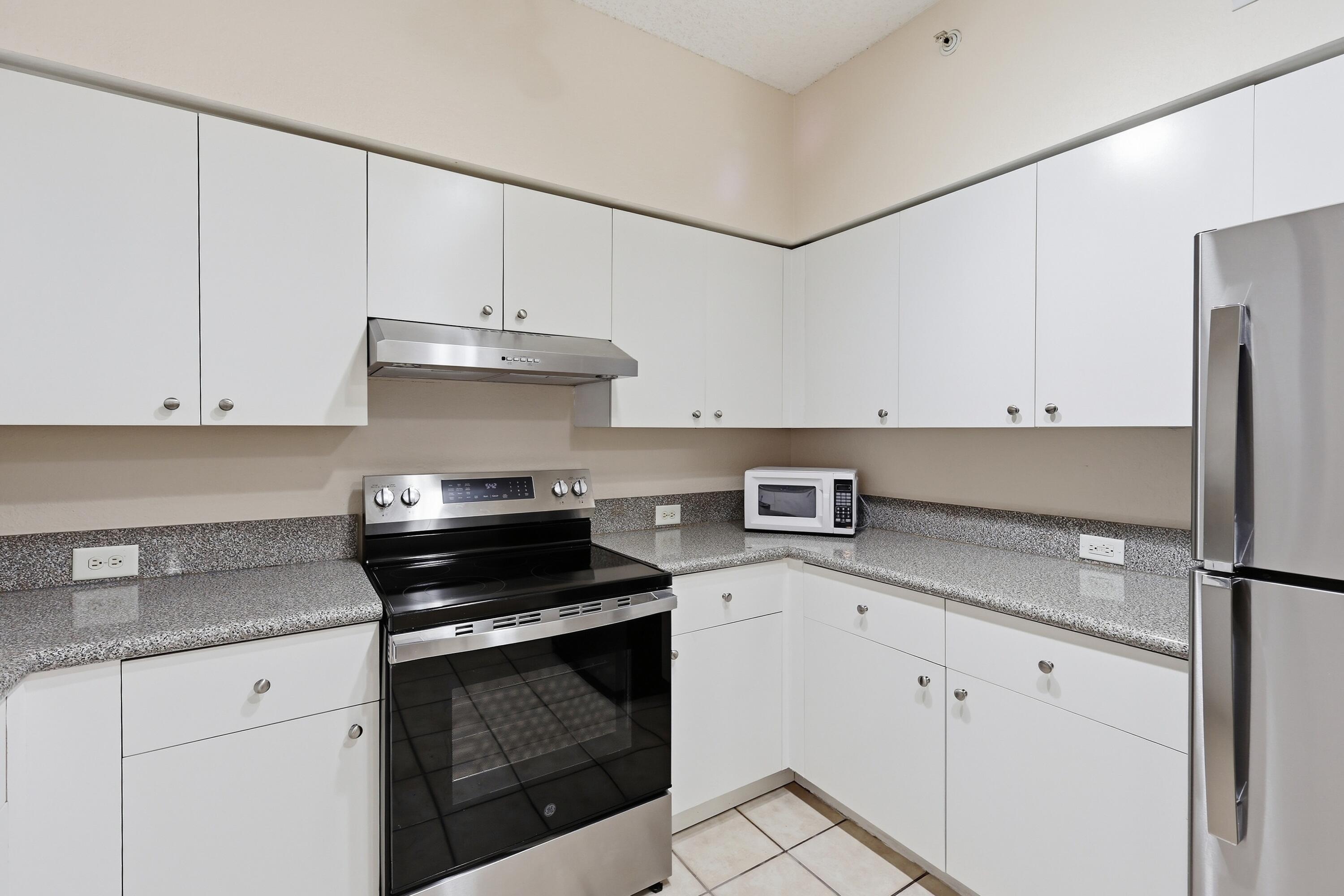 350 CRESTWOOD #201, Royal Palm Beach FL 33411