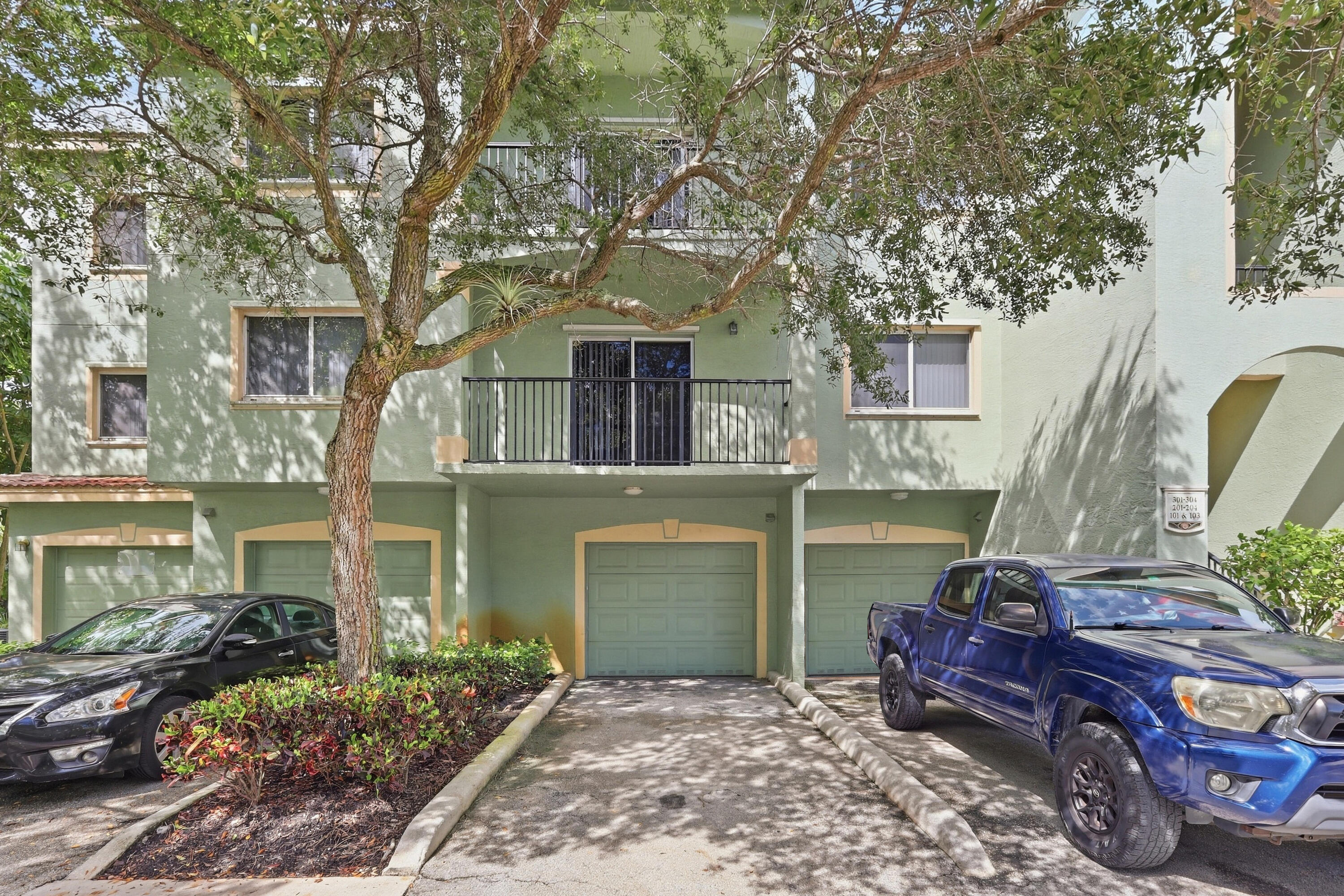 350 CRESTWOOD #201, Royal Palm Beach FL 33411
