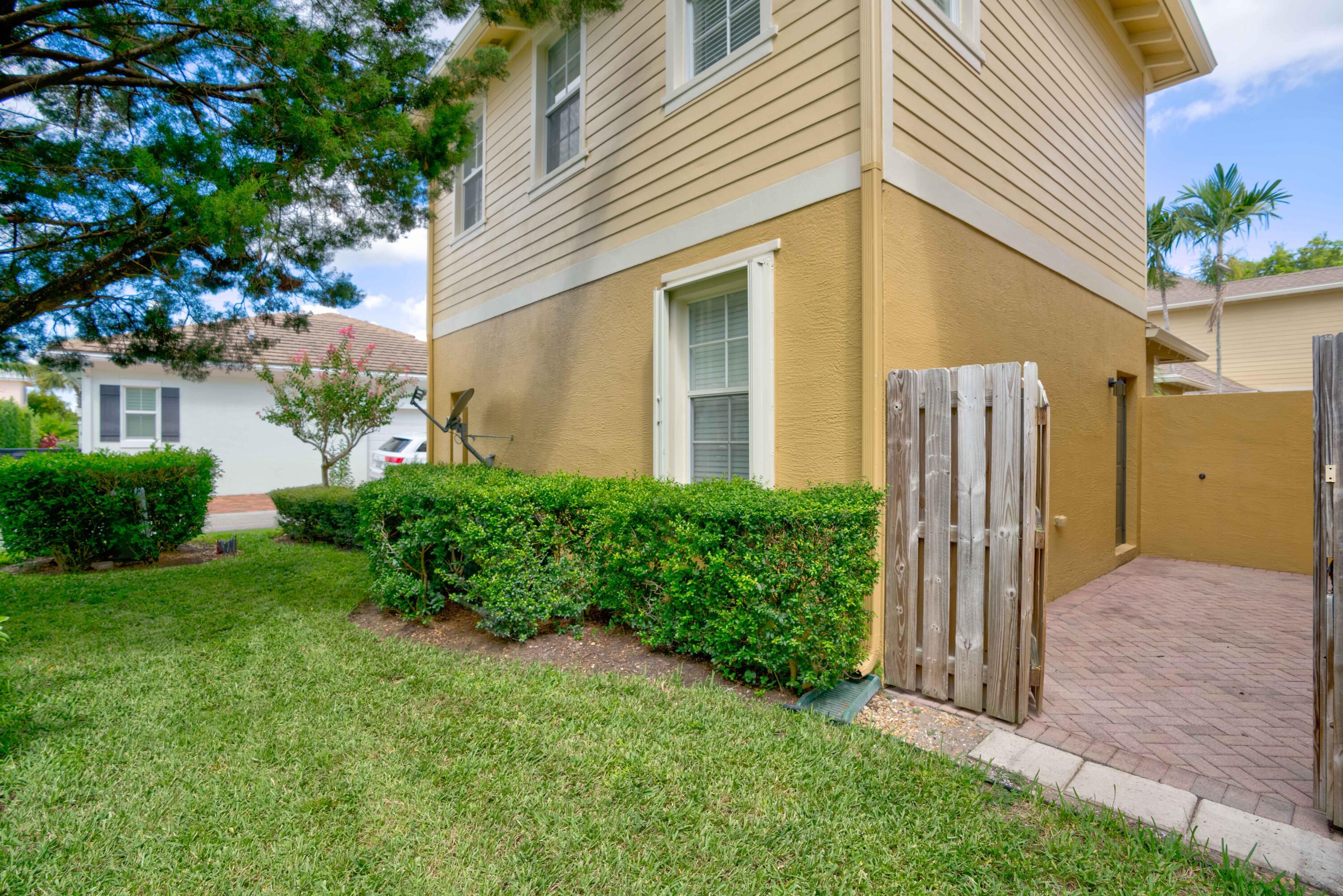 158 W Thatch Palm, Jupiter FL 33458