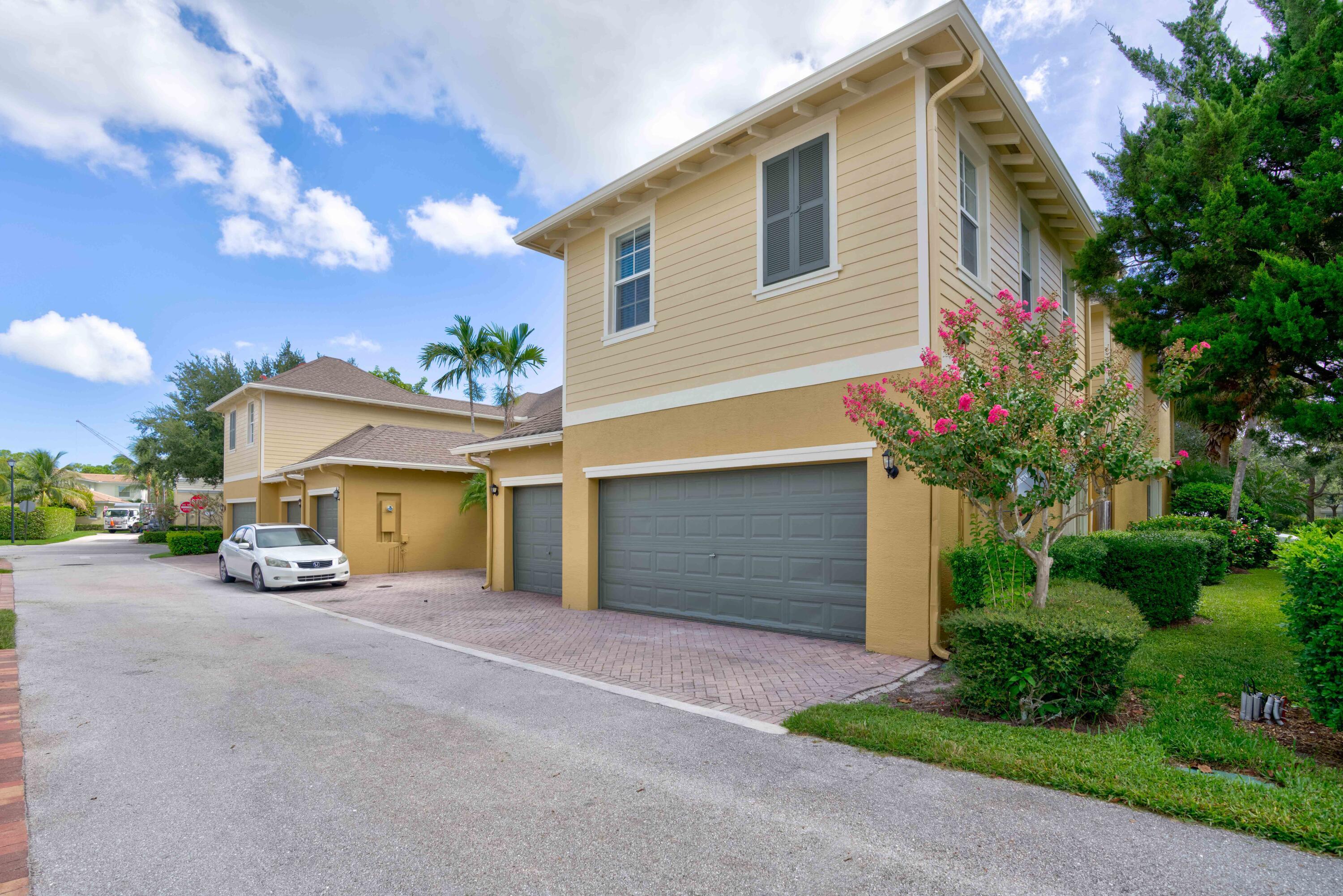 158 W Thatch Palm, Jupiter FL 33458