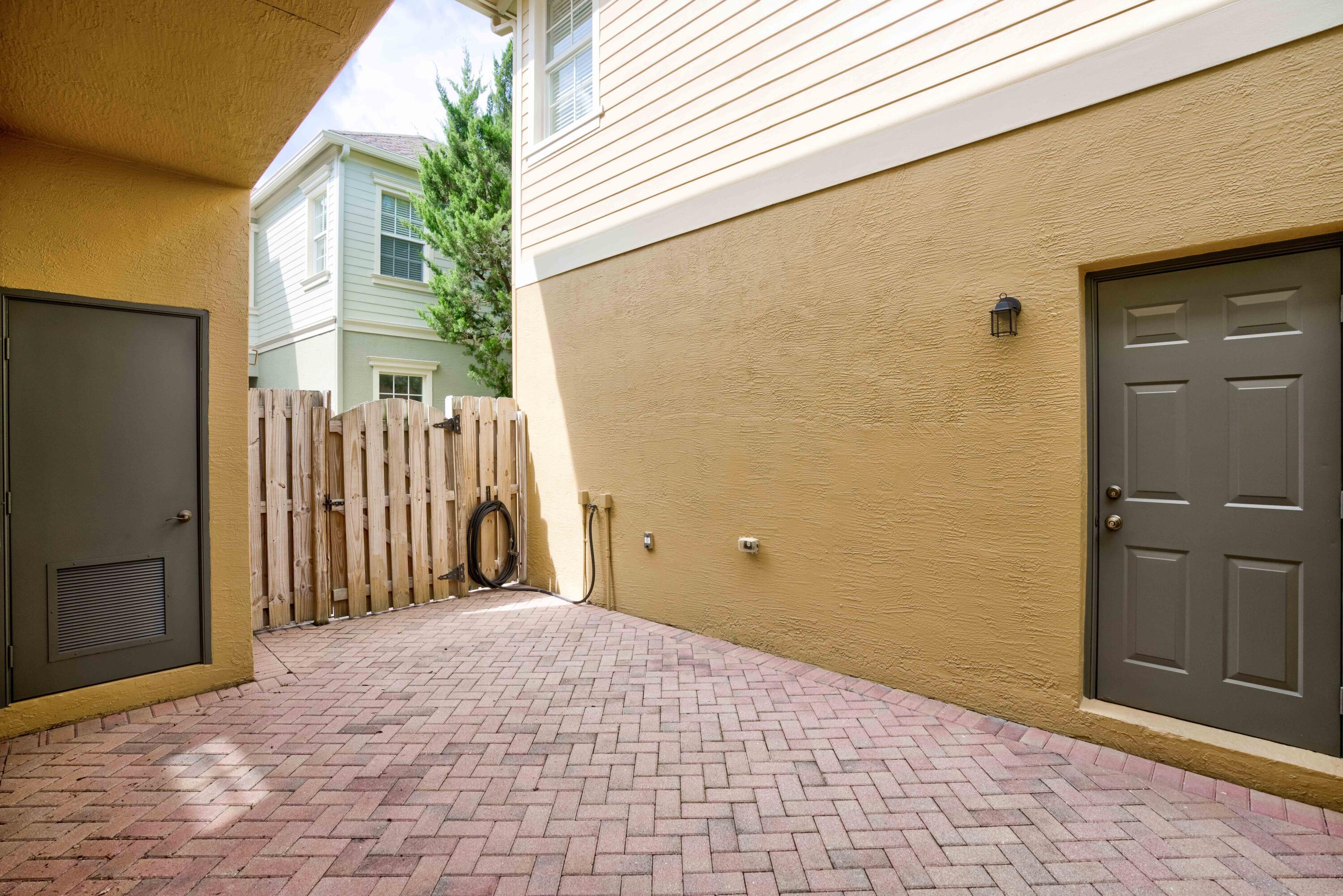 158 W Thatch Palm, Jupiter FL 33458