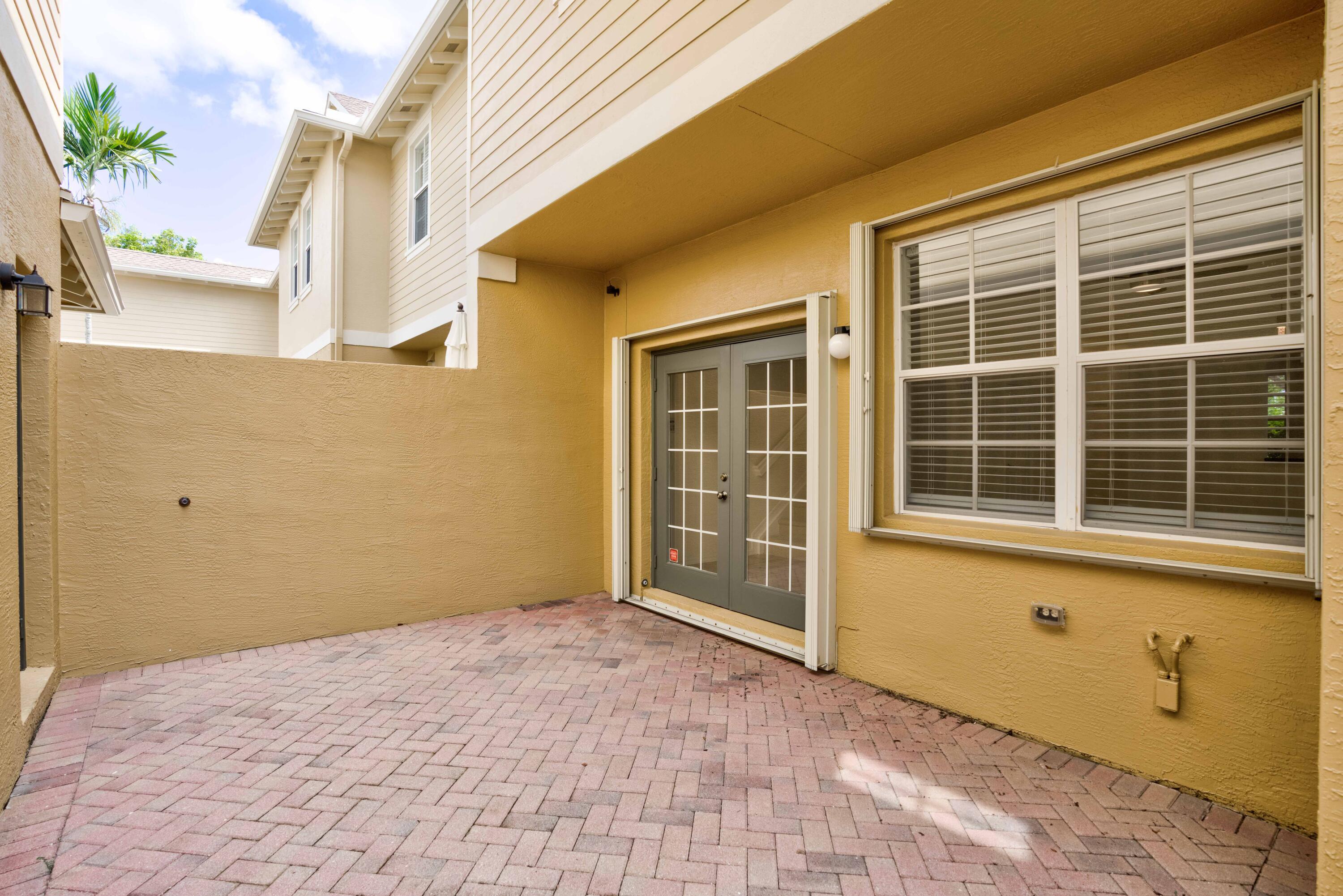 158 W Thatch Palm, Jupiter FL 33458