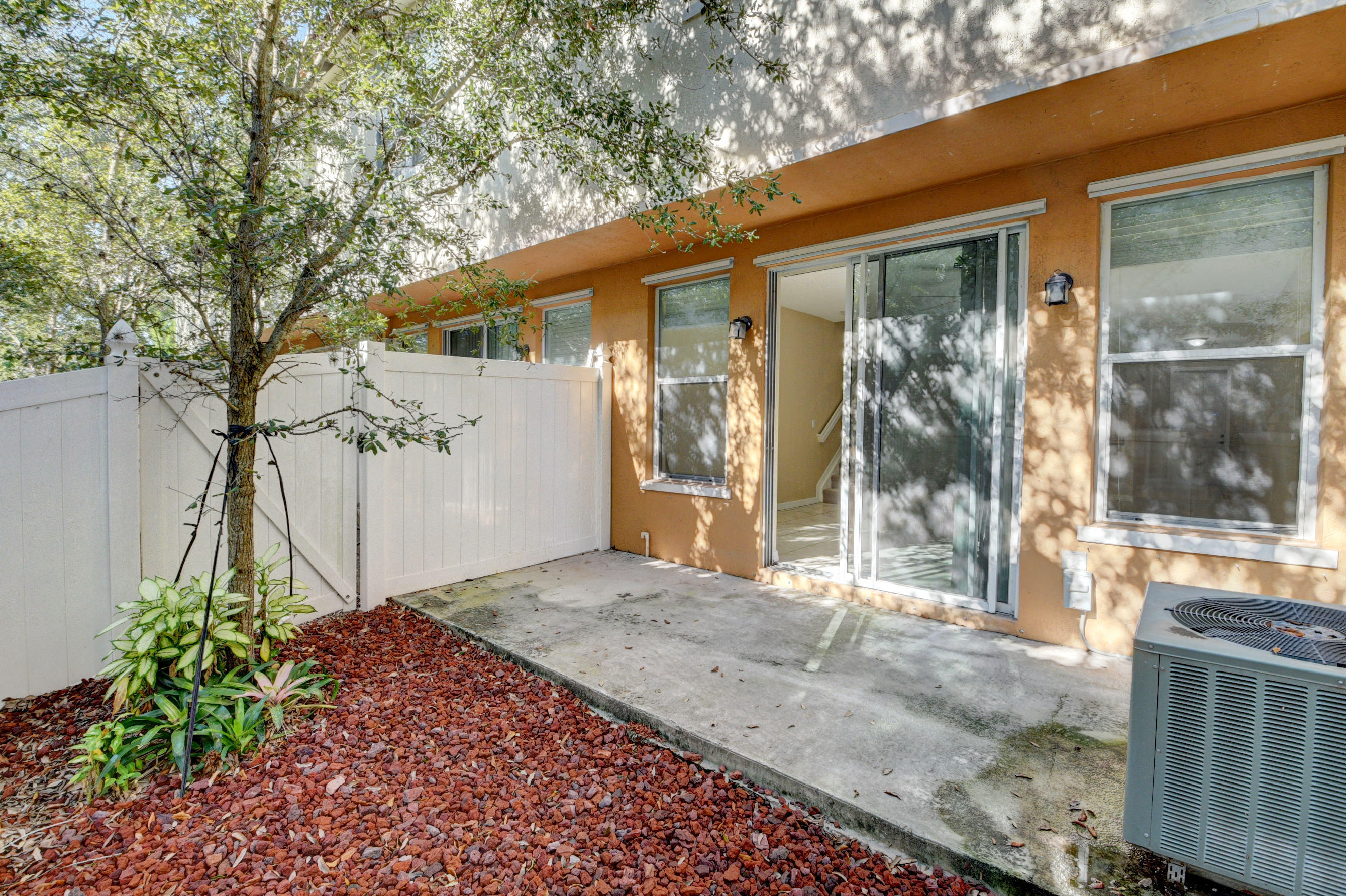 105 Hemingway, Palm Springs FL 33461