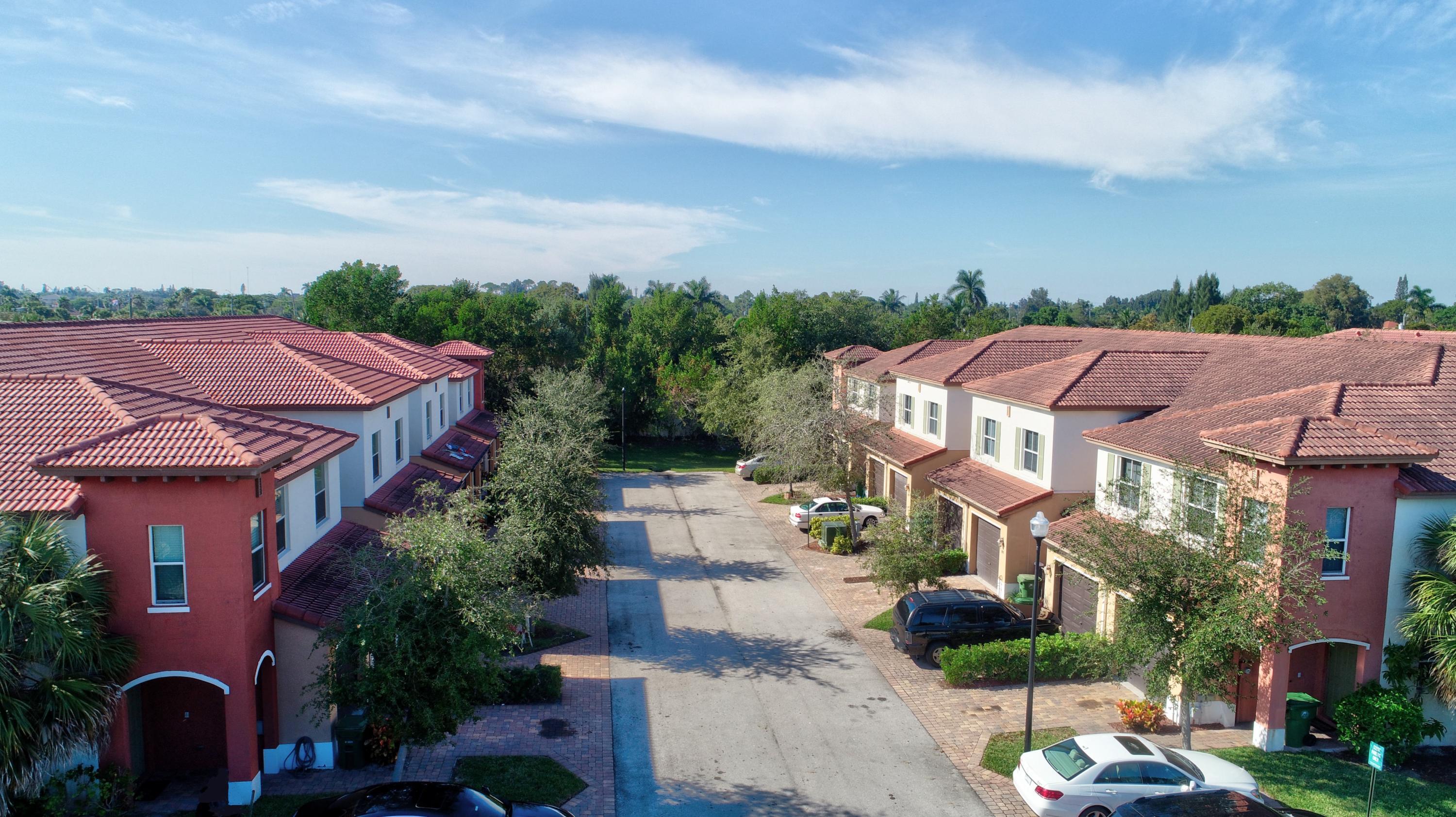 105 Hemingway, Palm Springs FL 33461