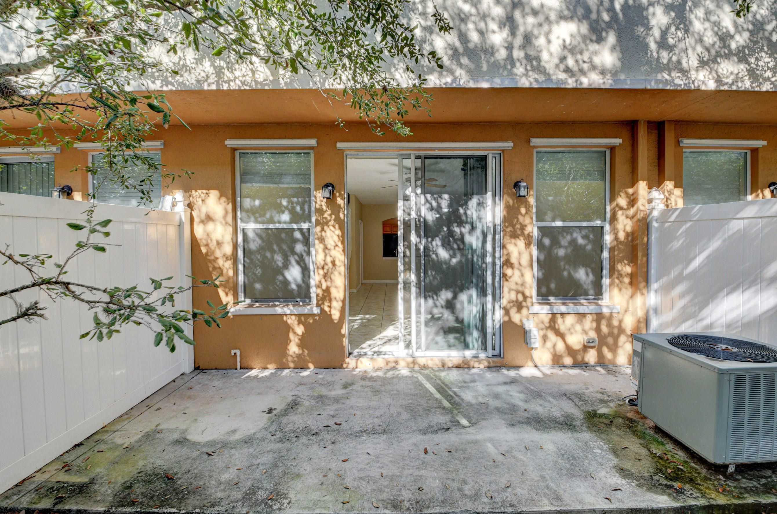 105 Hemingway, Palm Springs FL 33461