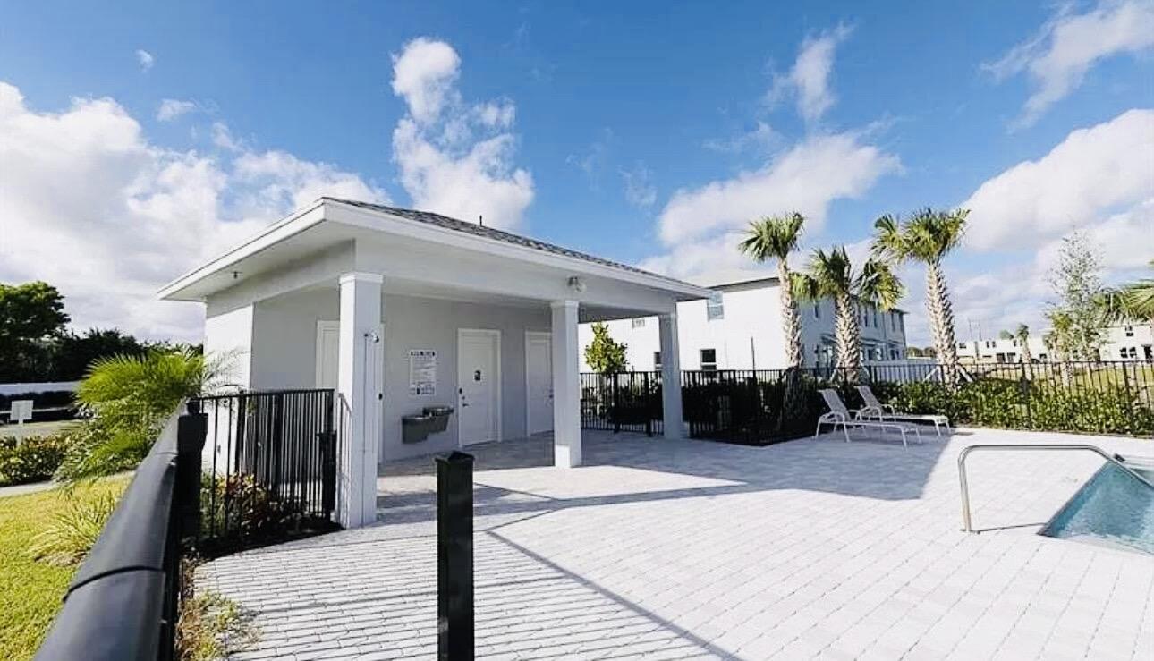 5677 MENTMORE #5677, Mangonia Park FL 33407