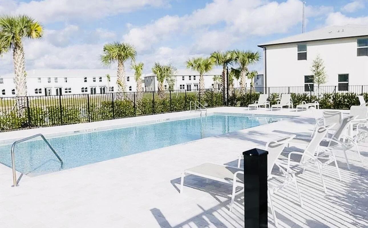 5677 MENTMORE #5677, Mangonia Park FL 33407