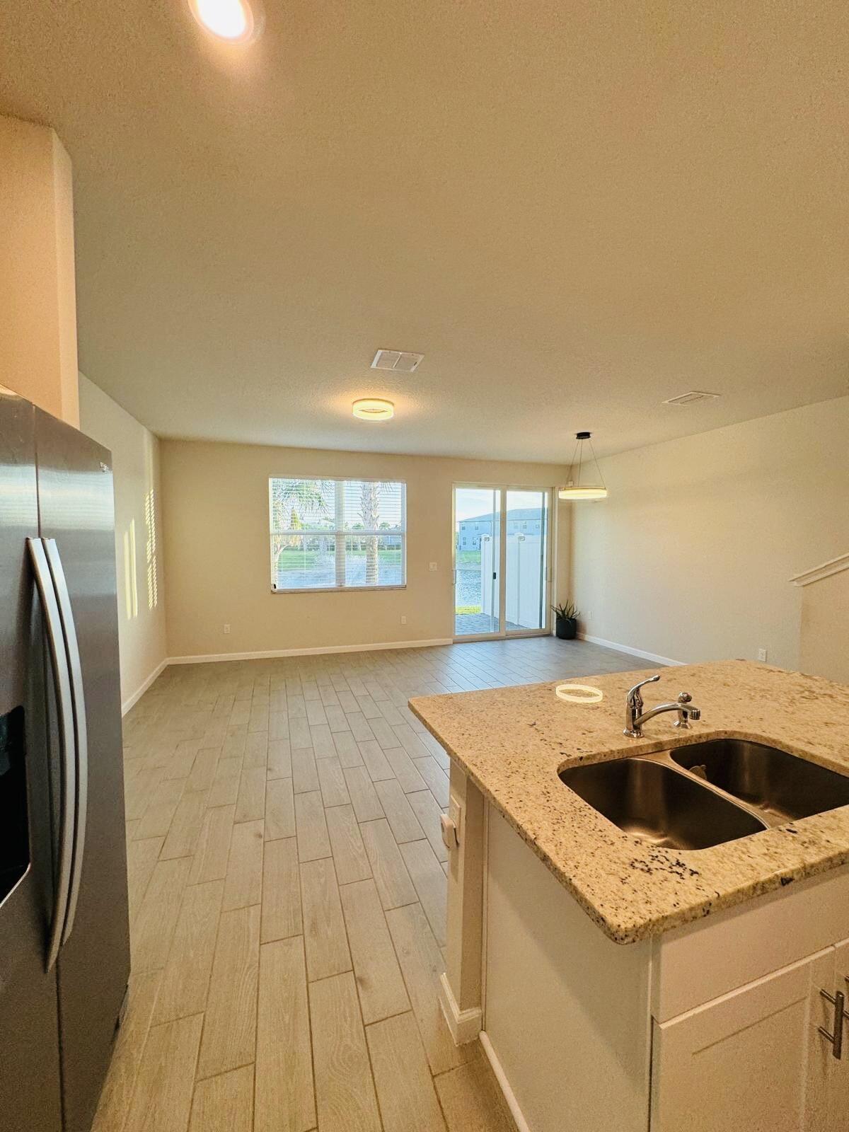5677 MENTMORE #5677, Mangonia Park FL 33407