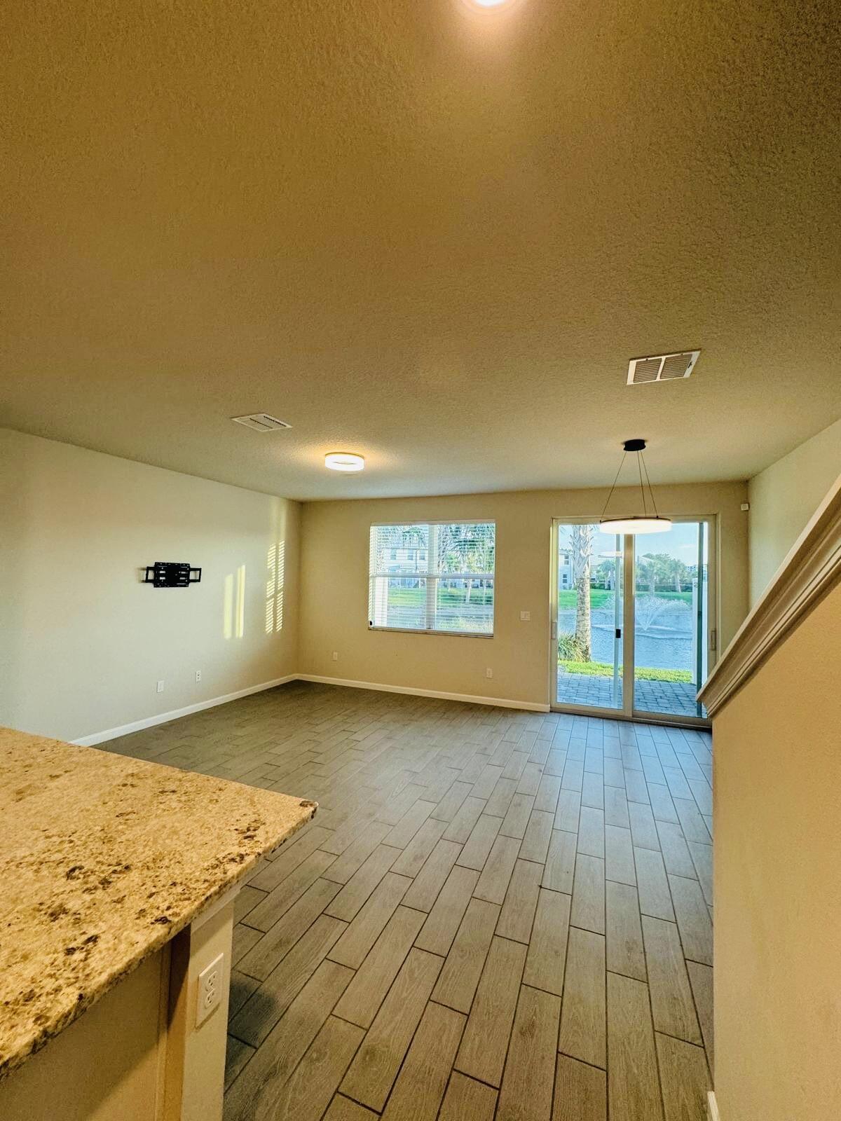 5677 MENTMORE #5677, Mangonia Park FL 33407