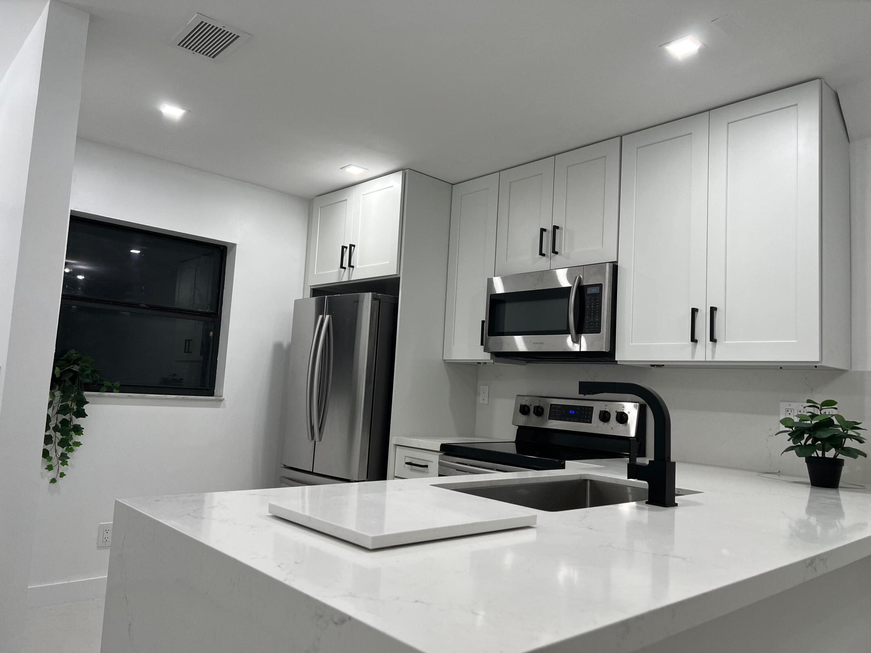 1088 NW 106TH #206, Pembroke Pines FL 33026